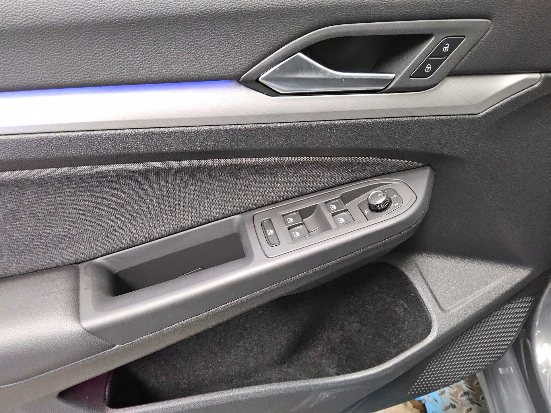 Volkswagen Golf-8 1.5 TSI Life Navi LED+ DC Ambiente Shz 10