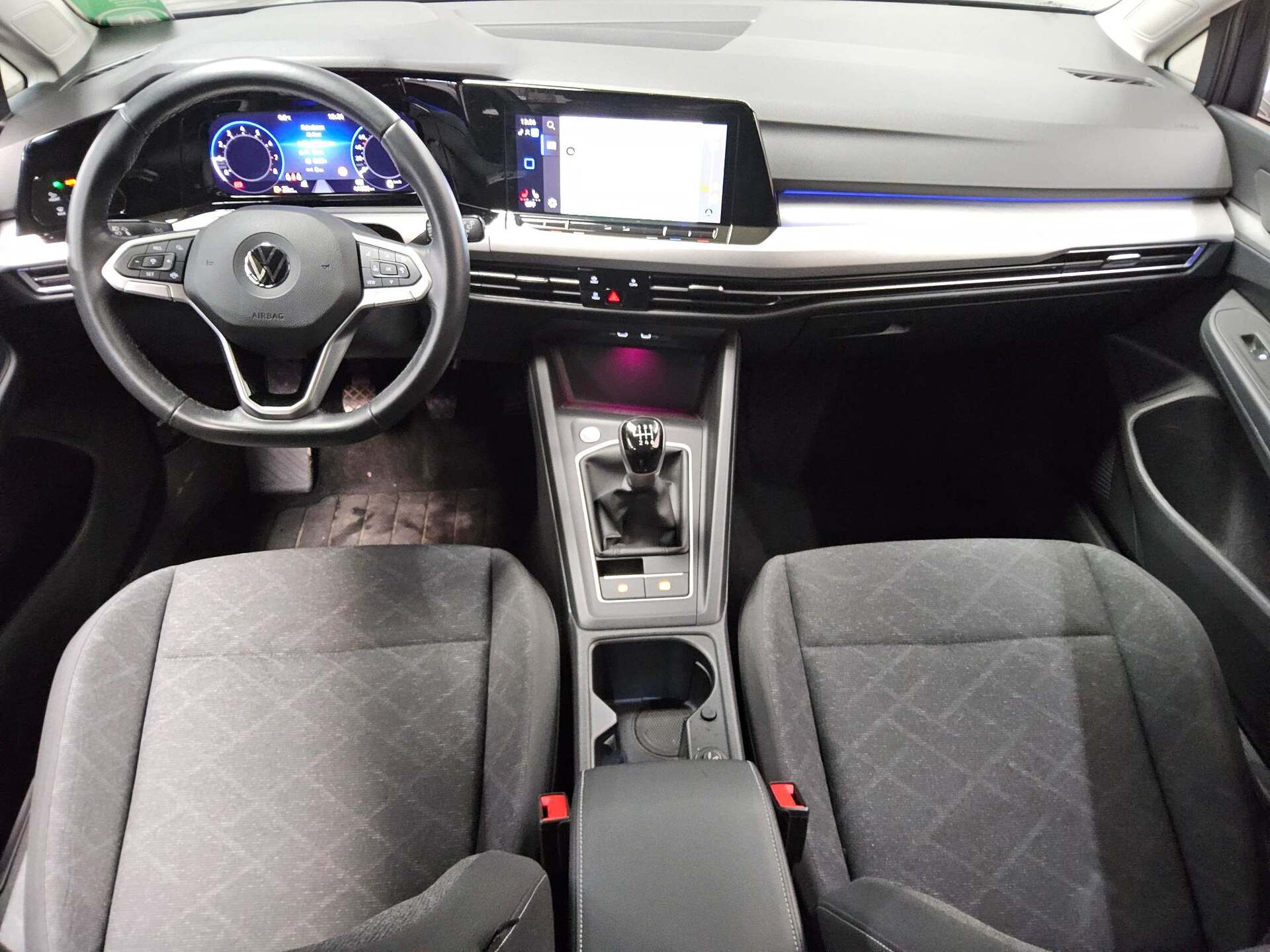 Volkswagen Golf-8 1.5 TSI Life Navi LED+ DC Ambiente Shz 5