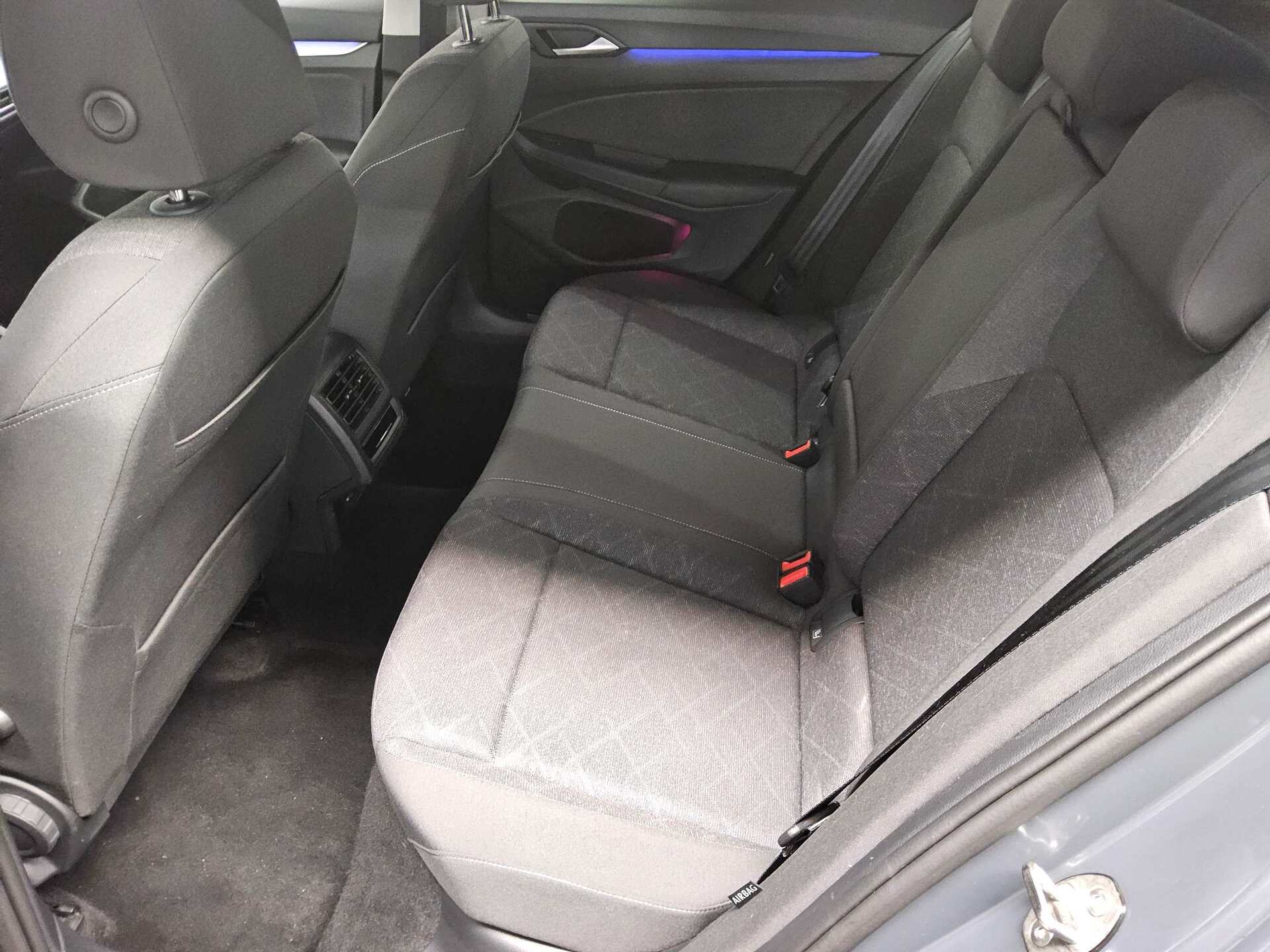 Volkswagen Golf-8 1.5 TSI Life Navi LED+ DC Ambiente Shz 13