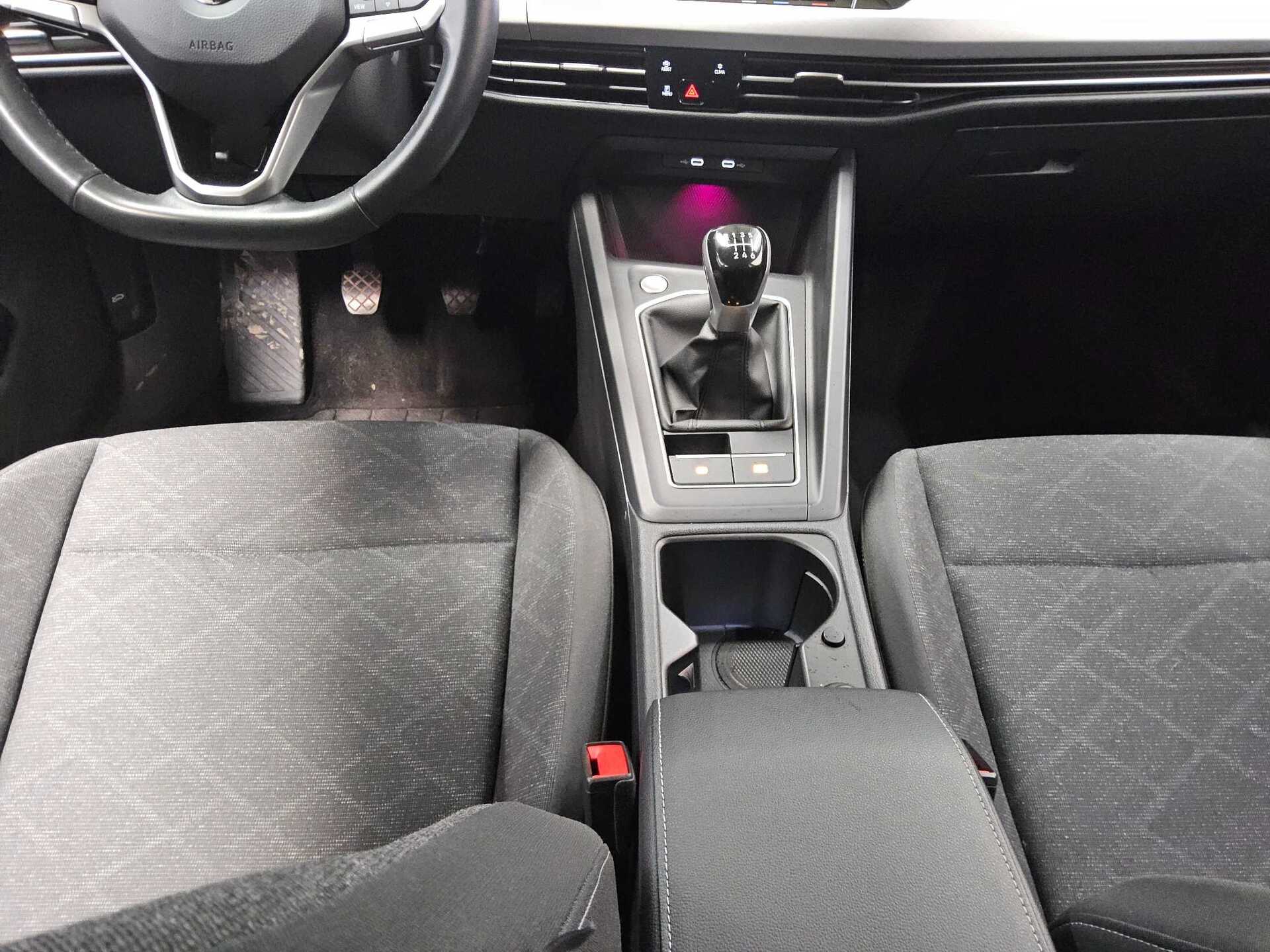 Volkswagen Golf-8 1.5 TSI Life Navi LED+ DC Ambiente Shz 6