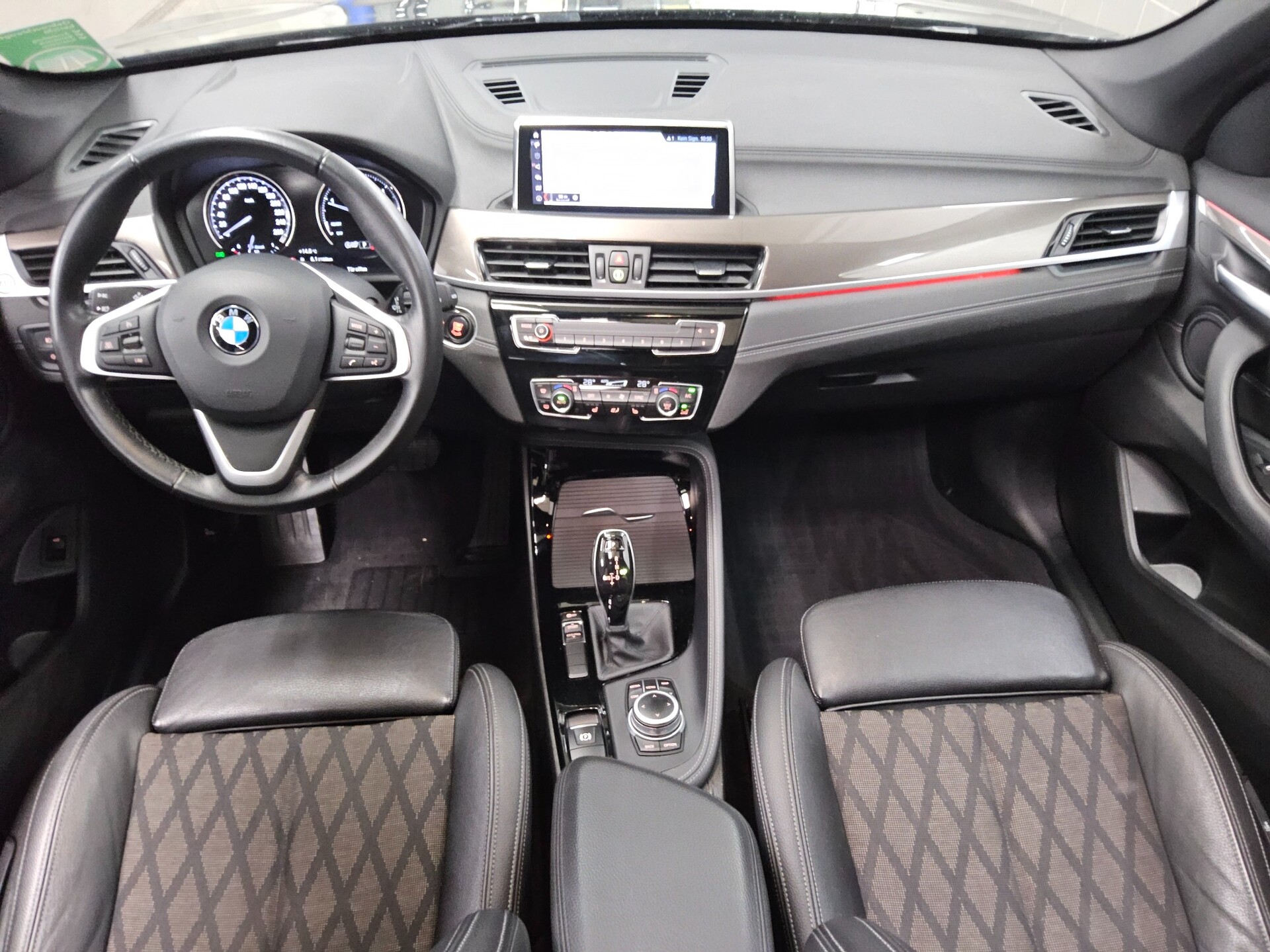 BMW X1 sDrive18d X-Line T-Leder Navi LED+ Pano AHK 5