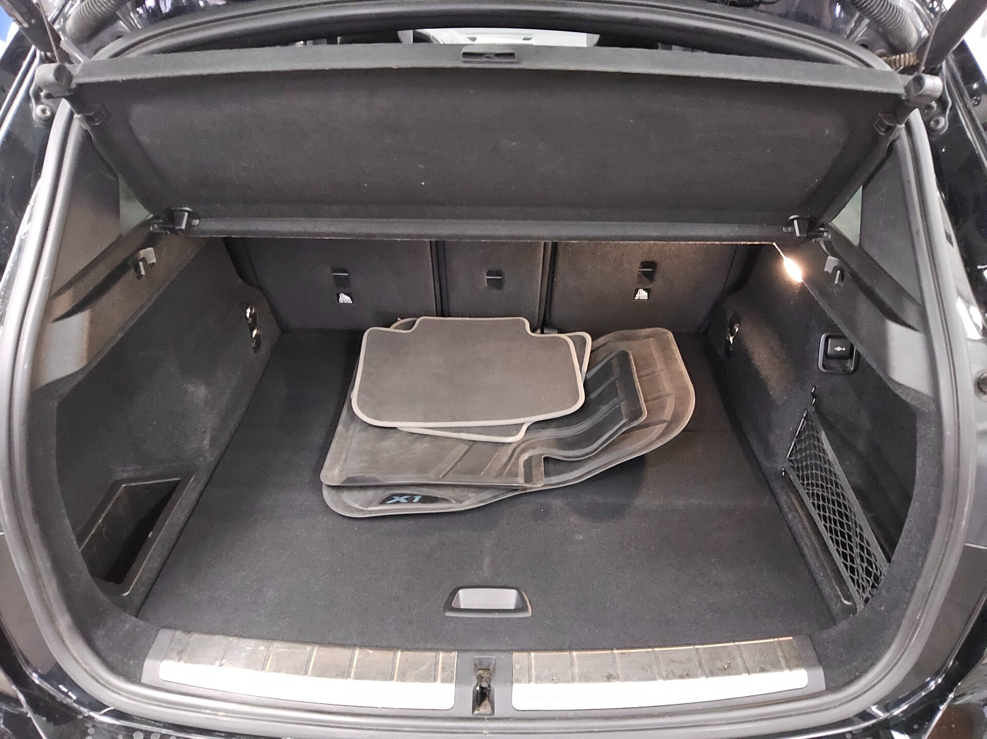 BMW X1 sDrive18d X-Line T-Leder Navi LED+ Pano AHK 12