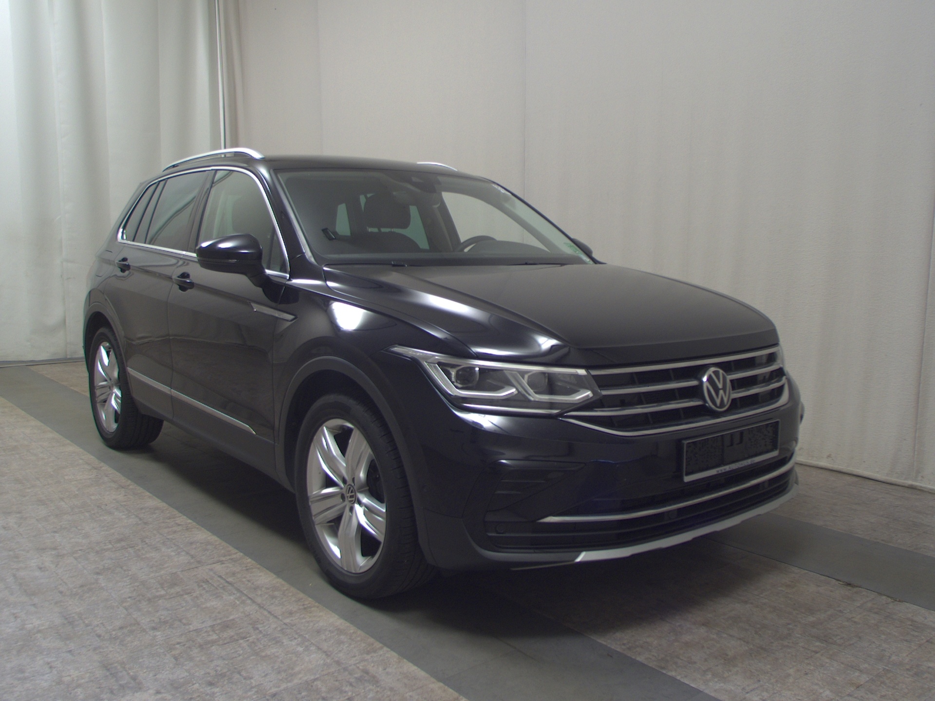 Volkswagen Tiguan 2.0 TDI Elegance Leder Navi LED AID H-K 3