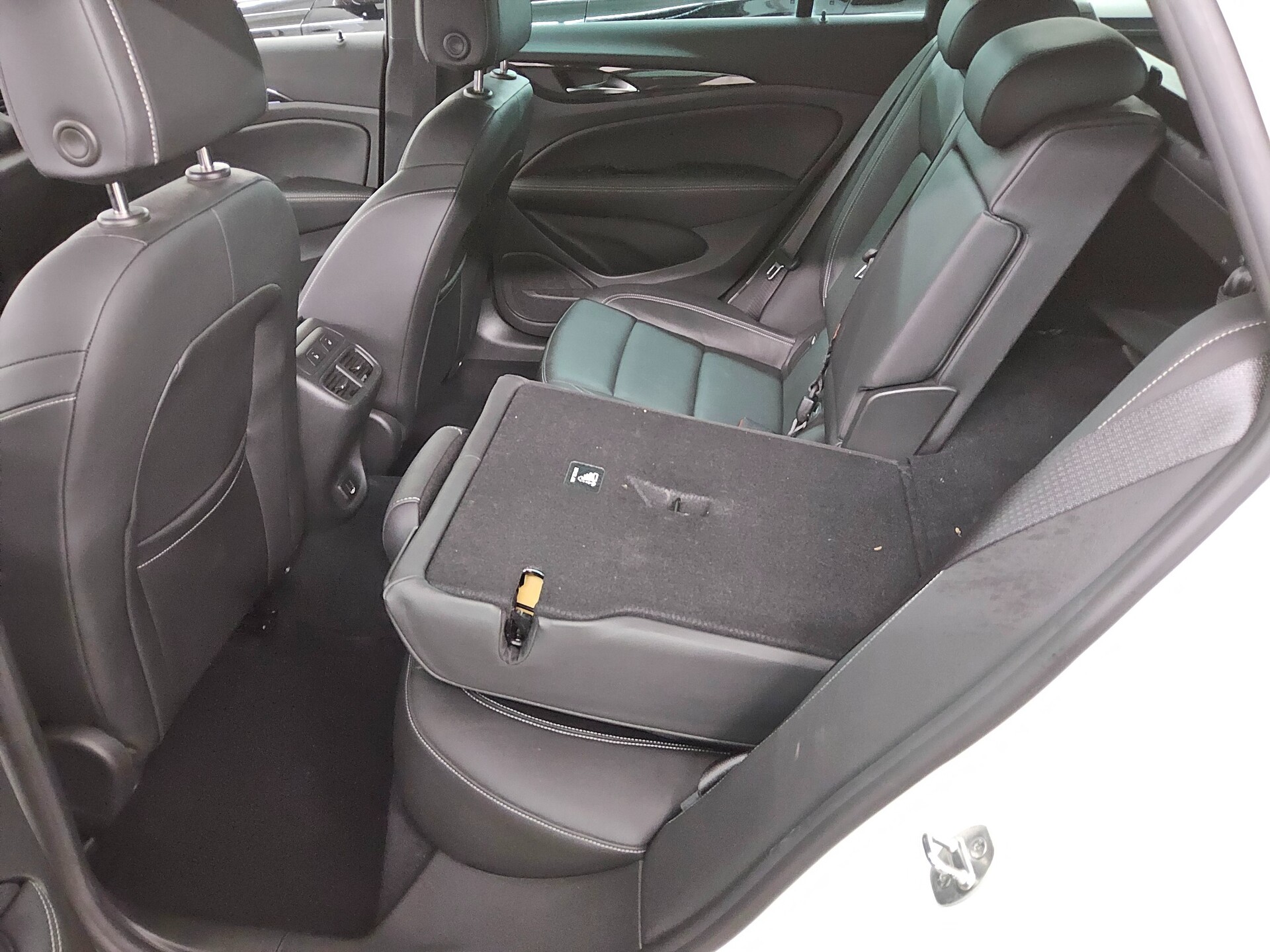 Opel Insignia ST 2.0 CDTI 4x4 Business Ed. Navi LED 12