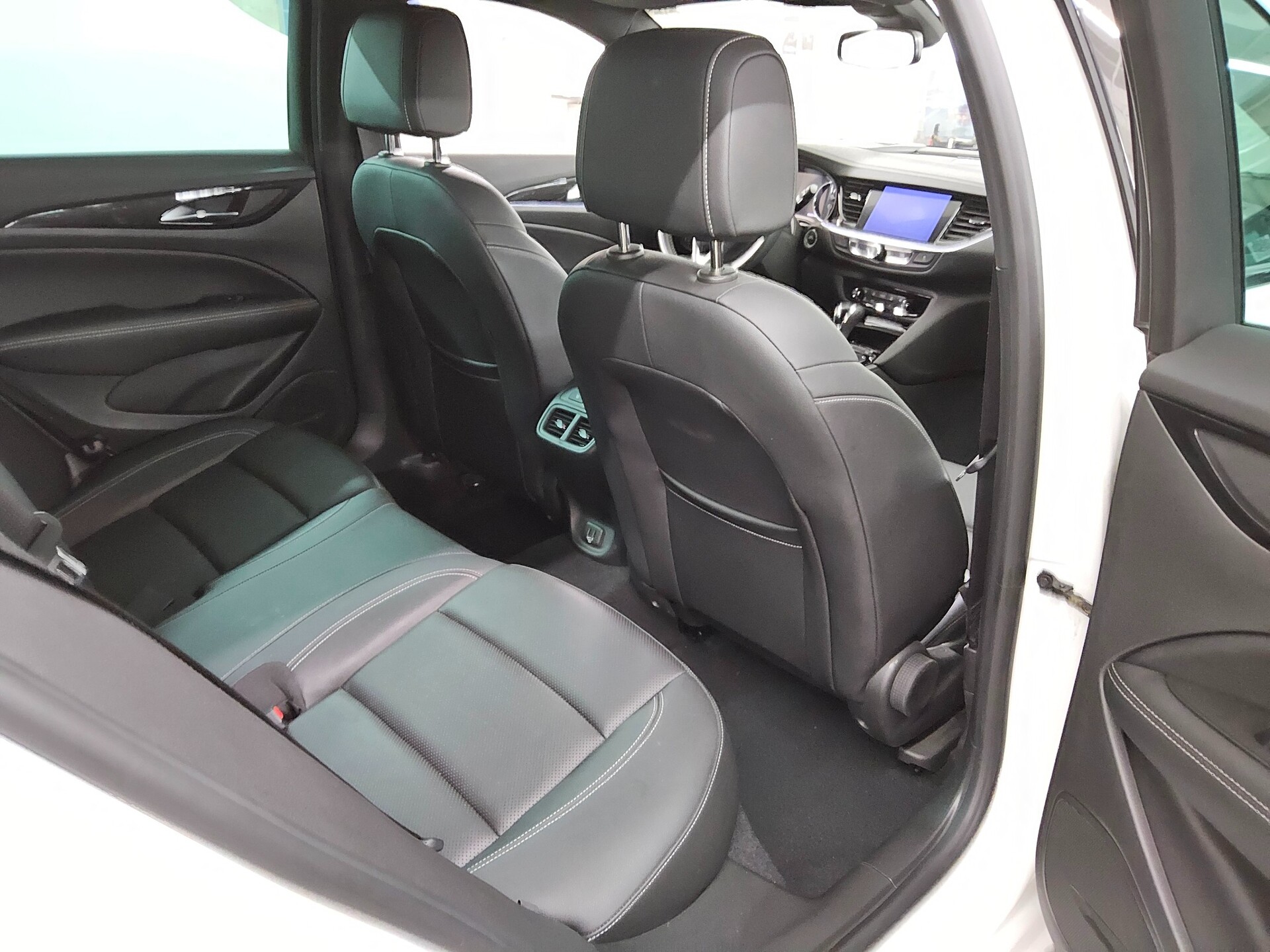 Opel Insignia ST 2.0 CDTI 4x4 Business Ed. Navi LED 13