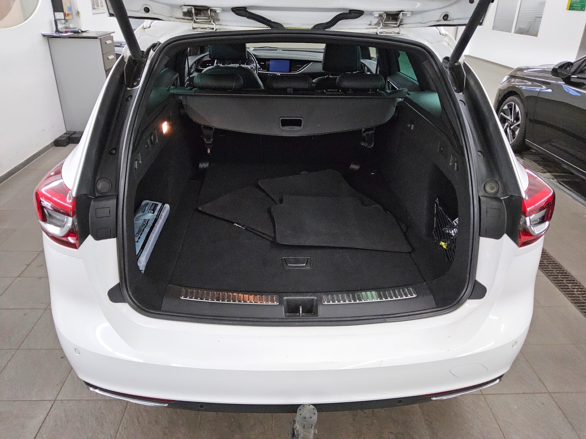 Opel Insignia ST 2.0 CDTI 4x4 Business Ed. Navi LED 11