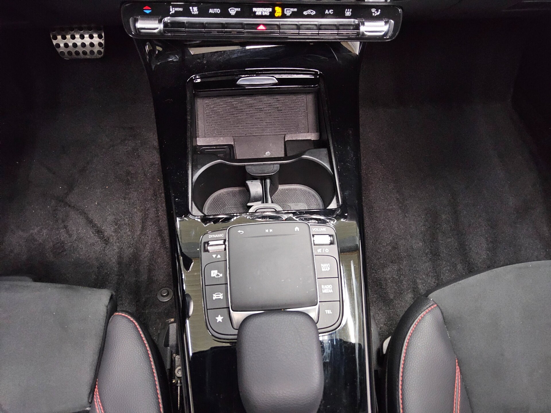 Mercedes-Benz A 250 e AMG-Line Navi LED Pano PDC Shz Tempomat 6