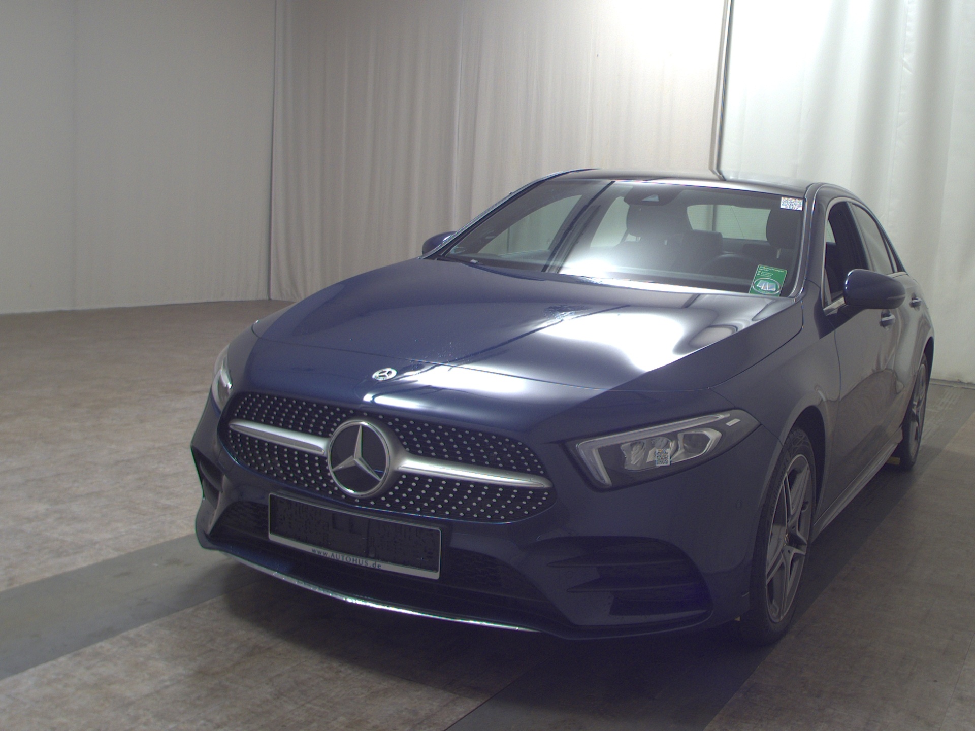 Mercedes-Benz A 250 e AMG-Line Navi LED Pano PDC Shz Tempomat 2