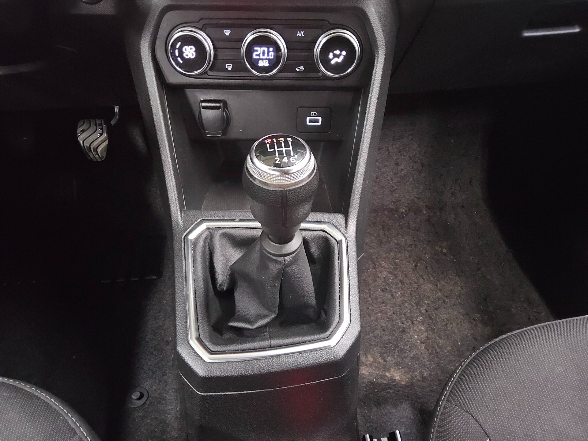 Dacia Jogger 1.0 TCe 7-Sitze Navi LED Shz RFK 6