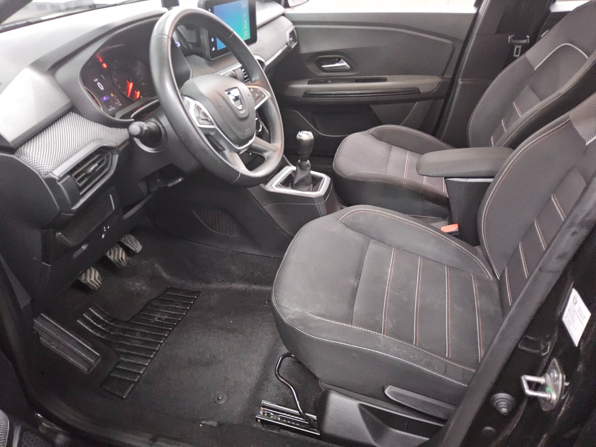 Dacia Jogger 1.0 TCe 7-Sitze Navi LED Shz RFK 8