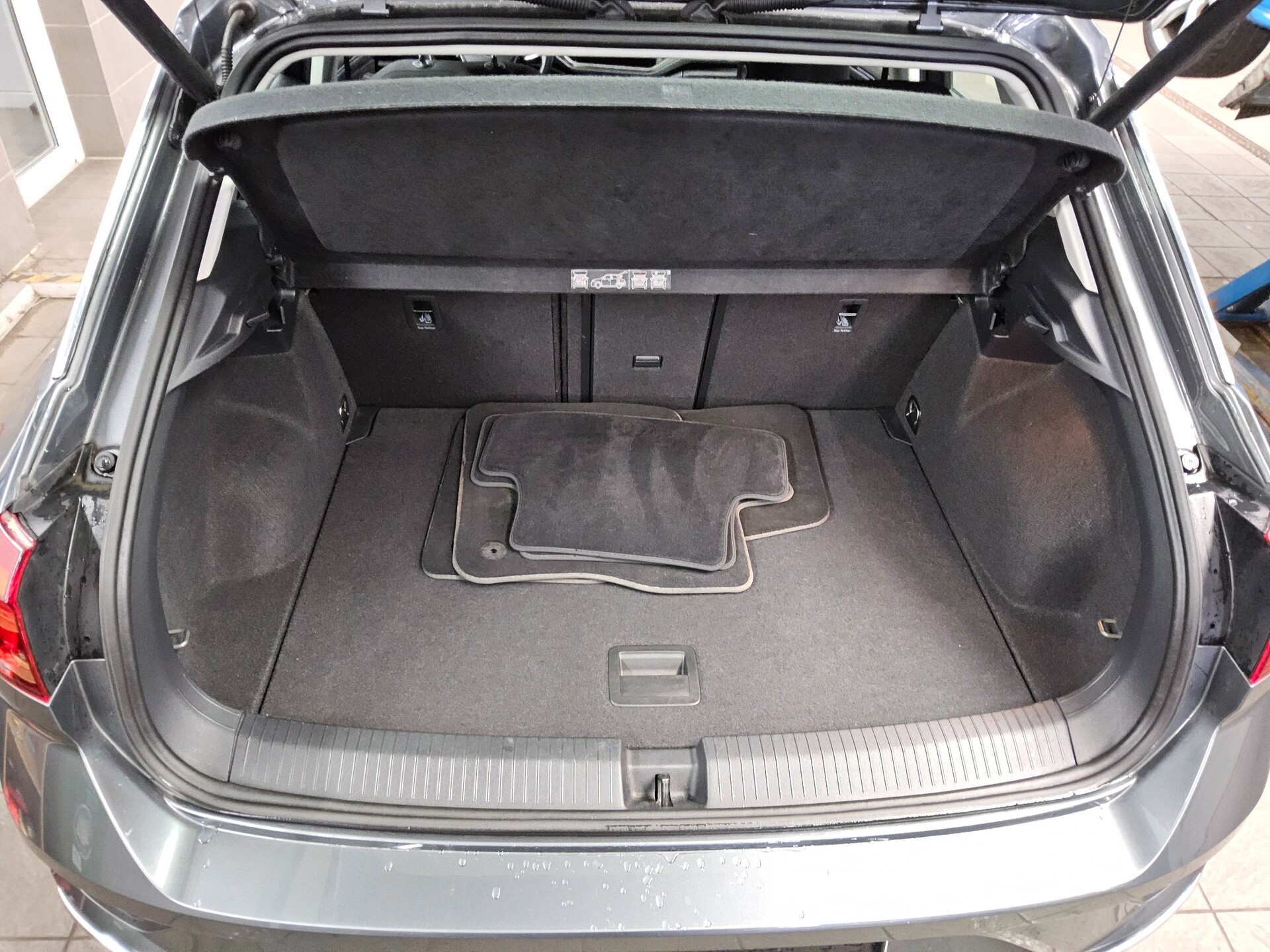 Volkswagen T-Roc 2.0 TDI Style Navi LED AID RfK Shz PDC 12