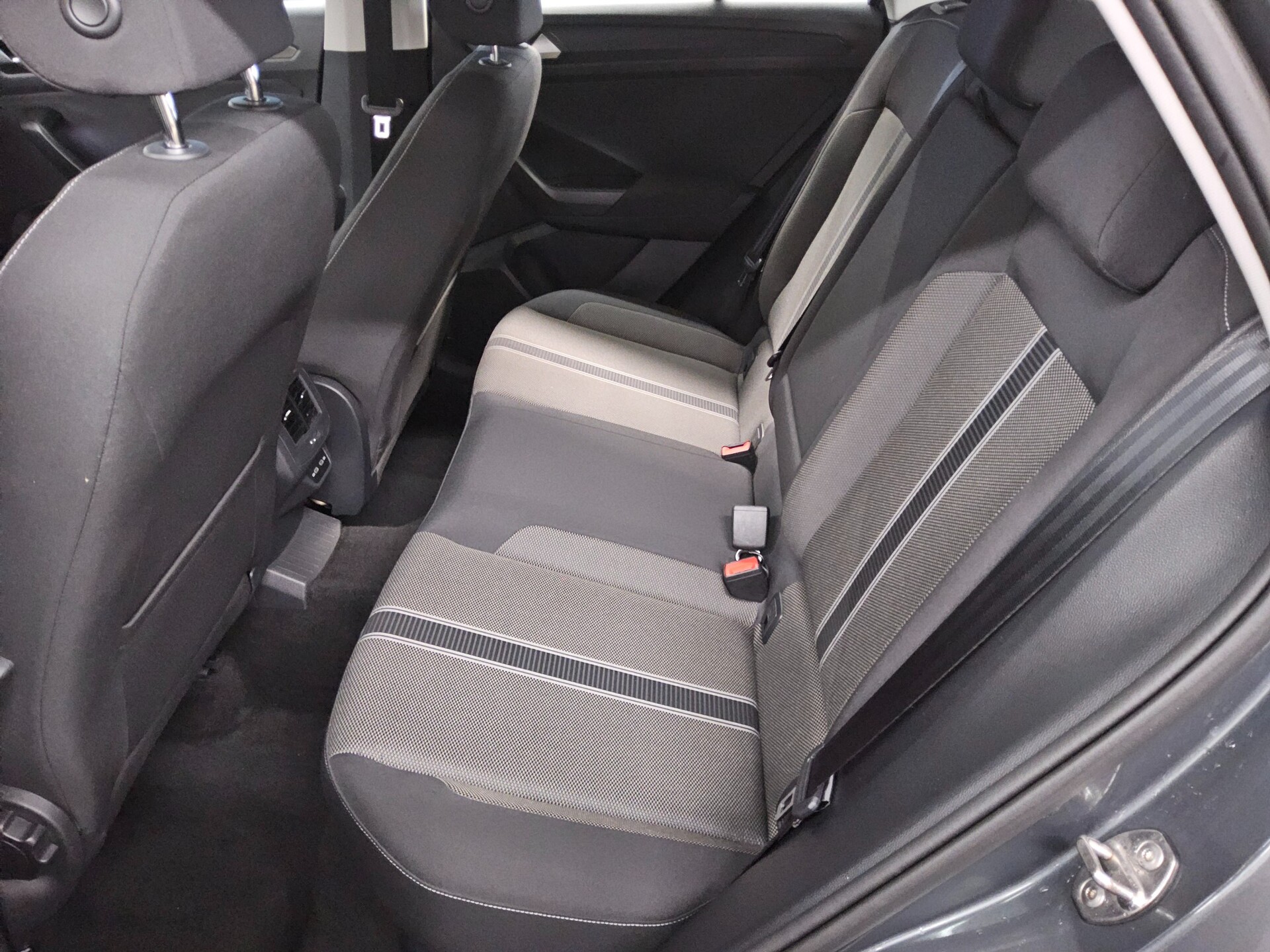 Volkswagen T-Roc 2.0 TDI Style Navi LED AID RfK Shz PDC 13