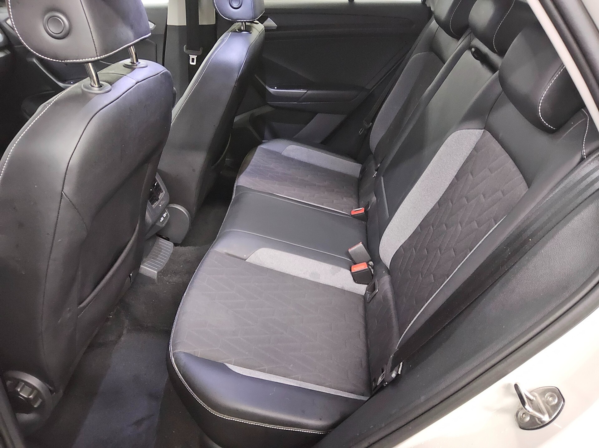 Volkswagen T-Roc 1.0 TSI Navi LED DC ACC PDC Shz 13