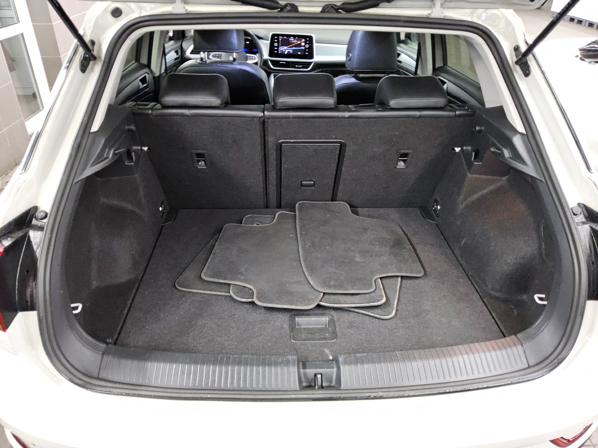 Volkswagen T-Roc 1.0 TSI Navi LED DC ACC PDC Shz 12