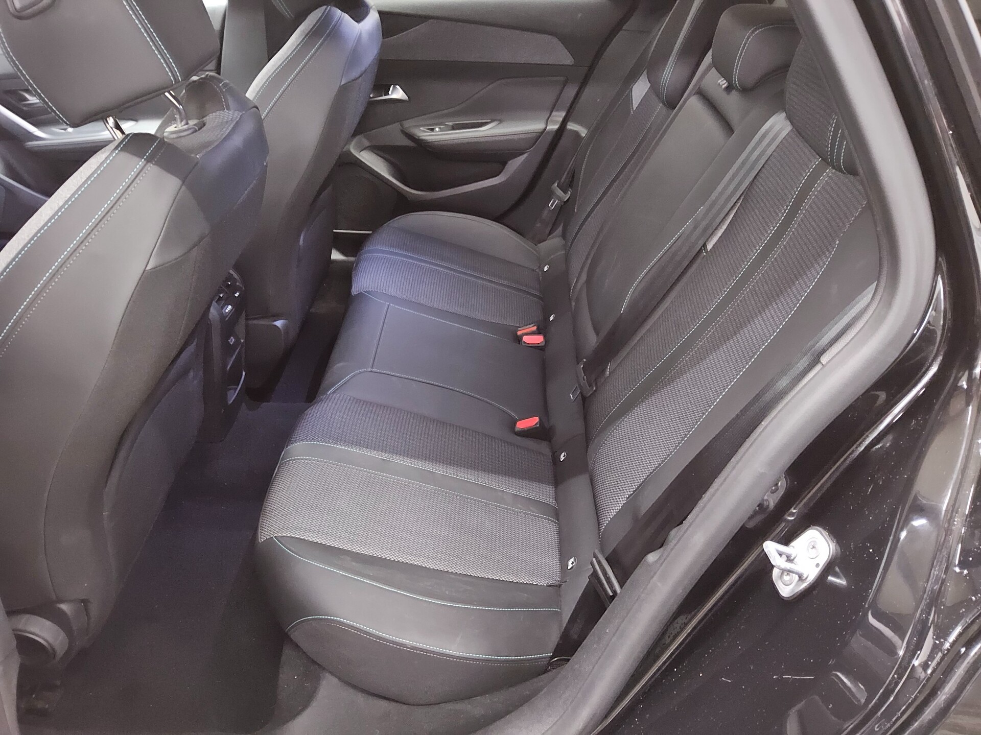 Peugeot 308 1.5 BlueHDI Allure T-Leder Navi LED RFK 13