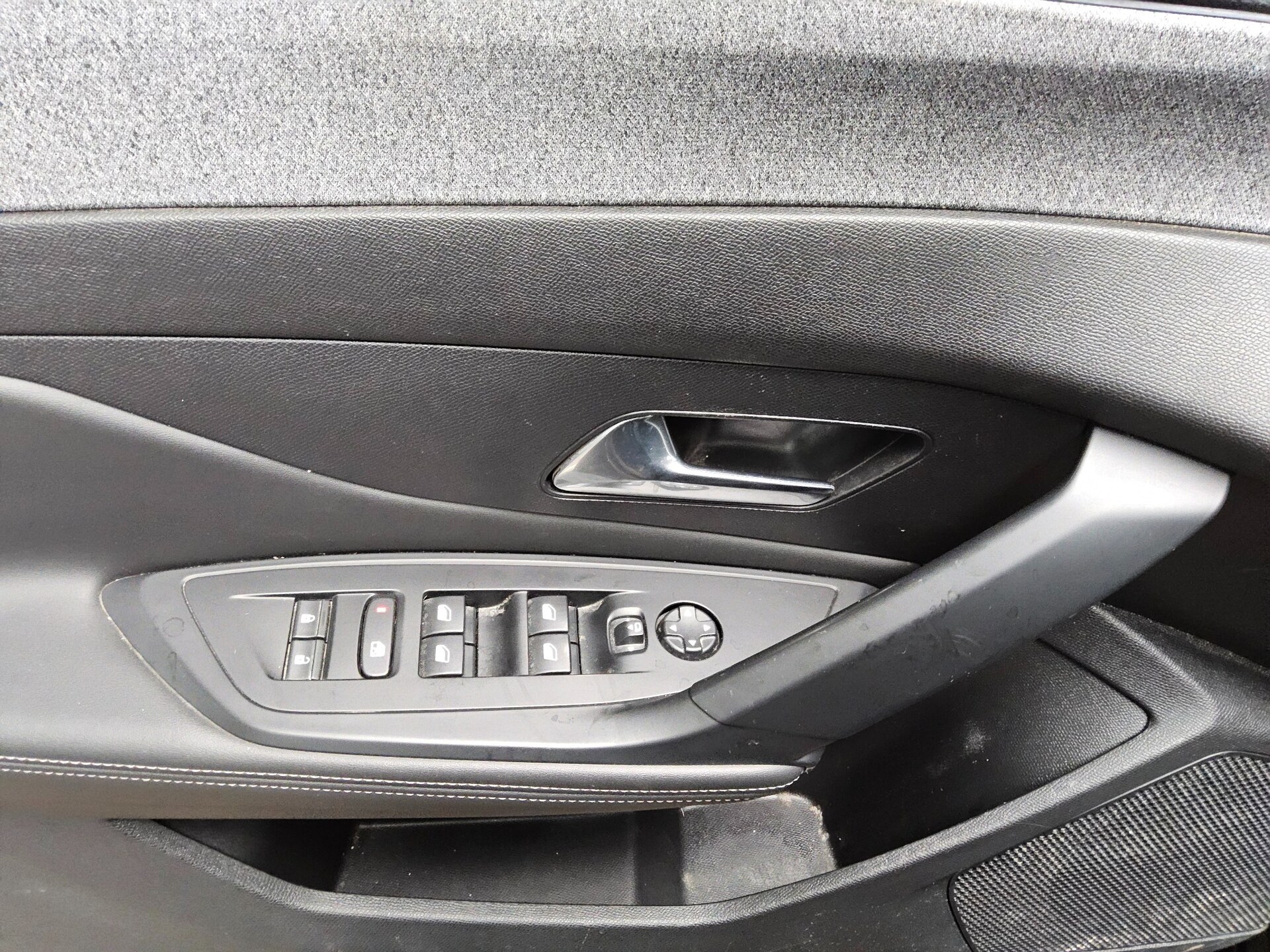 Peugeot 308 1.5 BlueHDI Allure T-Leder Navi LED RFK 10