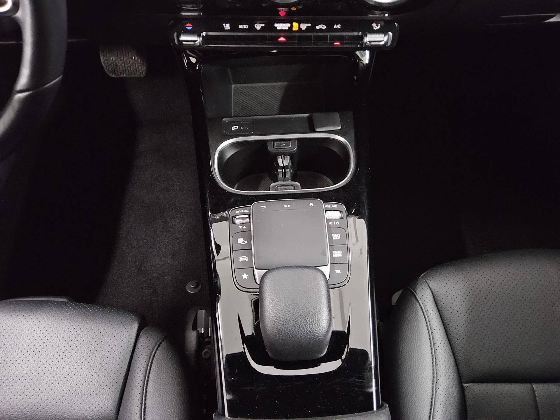 Mercedes-Benz A 200 d Leder Navi LED RfK PDC Shz Distronic+ 6