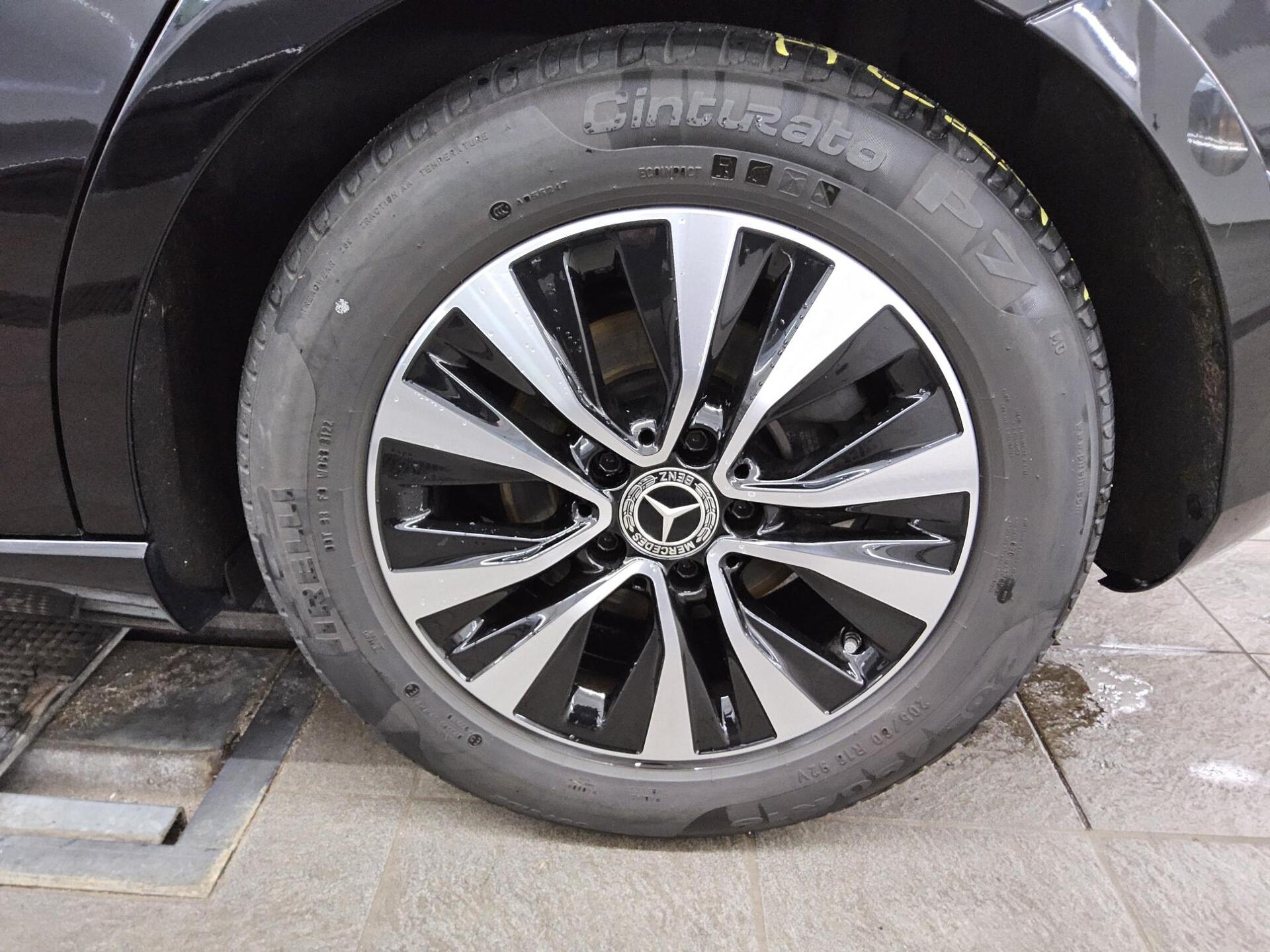 Mercedes-Benz A 200 d Leder Navi LED RfK PDC Shz Distronic+ 11