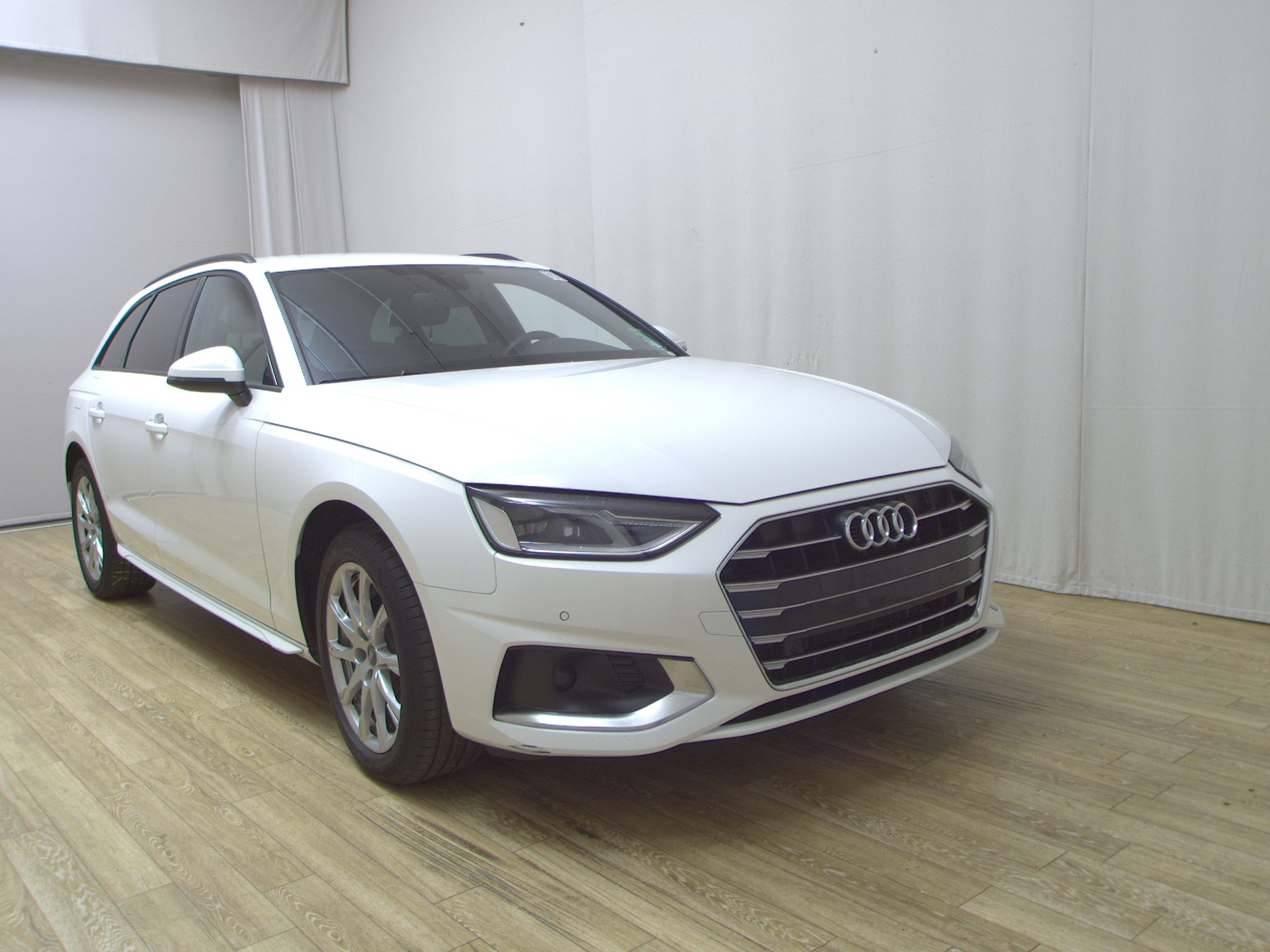 Audi A4 Avant 40 TDI advanced Navi+ LED vc Shz PDC 3