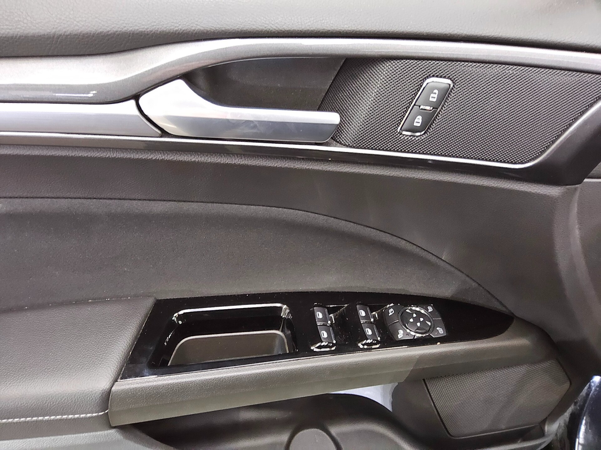 Ford Mondeo Turnier 2.0 EB Titanium Navi LED RFK AHK 9