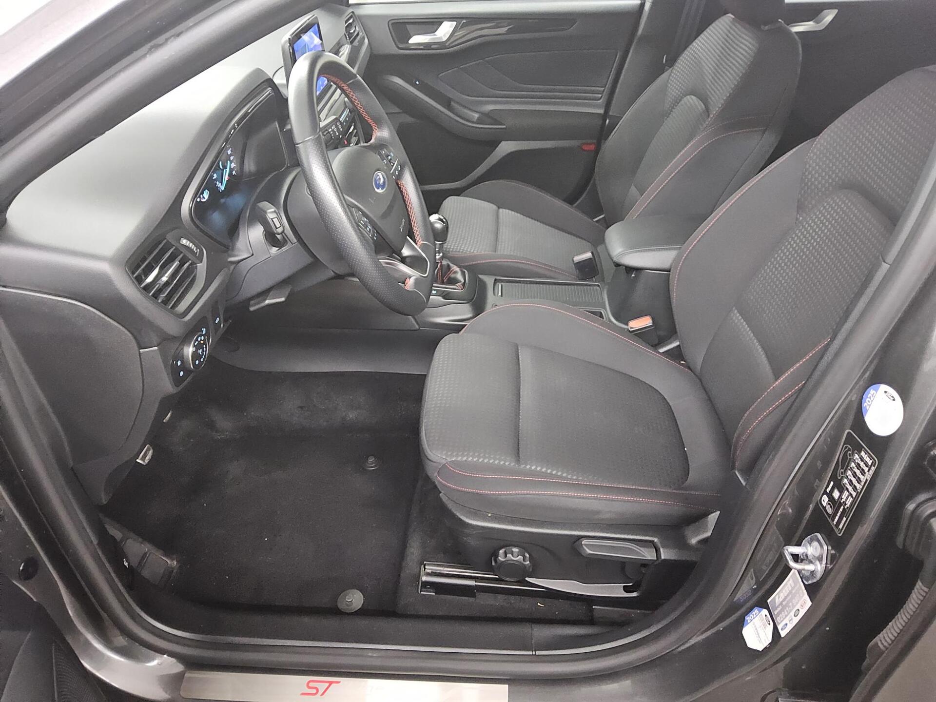 Ford Focus Turnier 2.0 EB ST-Line Navi LED RfK AHK 8