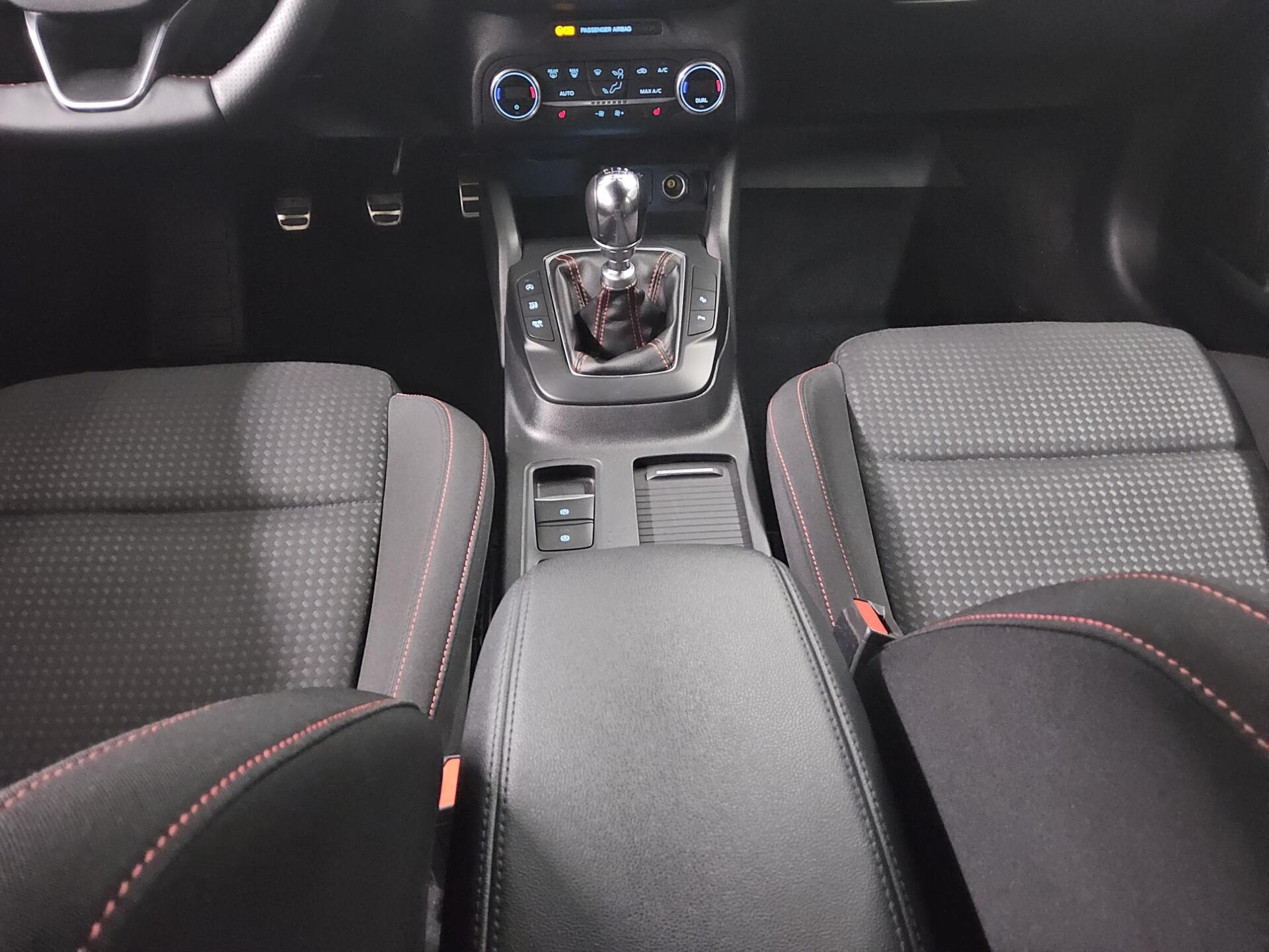 Ford Focus Turnier 2.0 EB ST-Line Navi LED RfK AHK 6