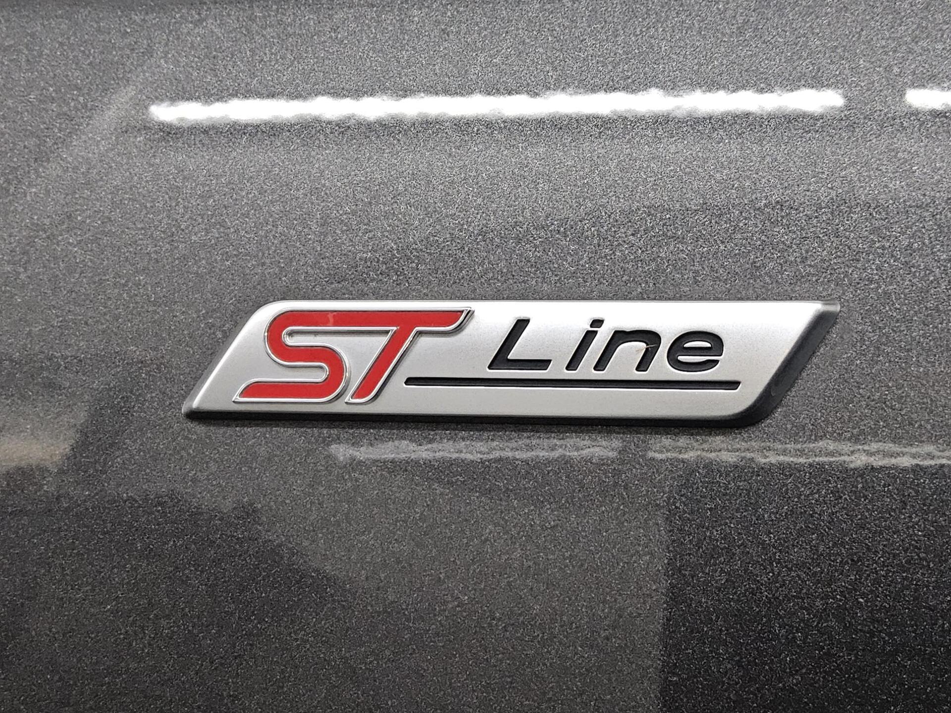 Ford Focus Turnier 2.0 EB ST-Line Navi LED RfK AHK 11