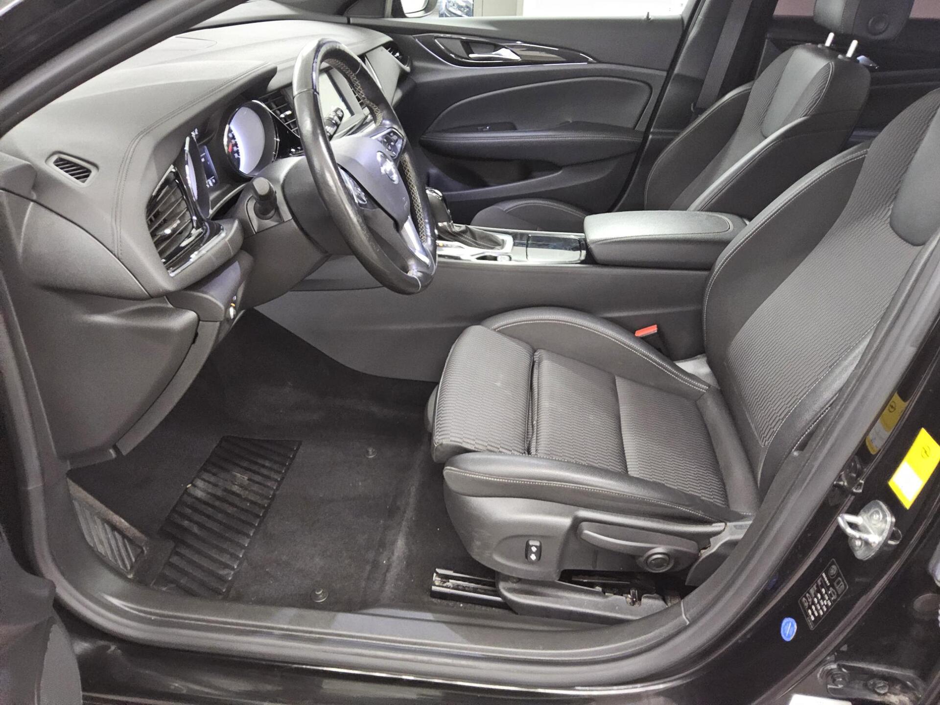 Opel Insignia ST 2.0 D Elegance T-Leder Navi LED AHK 8