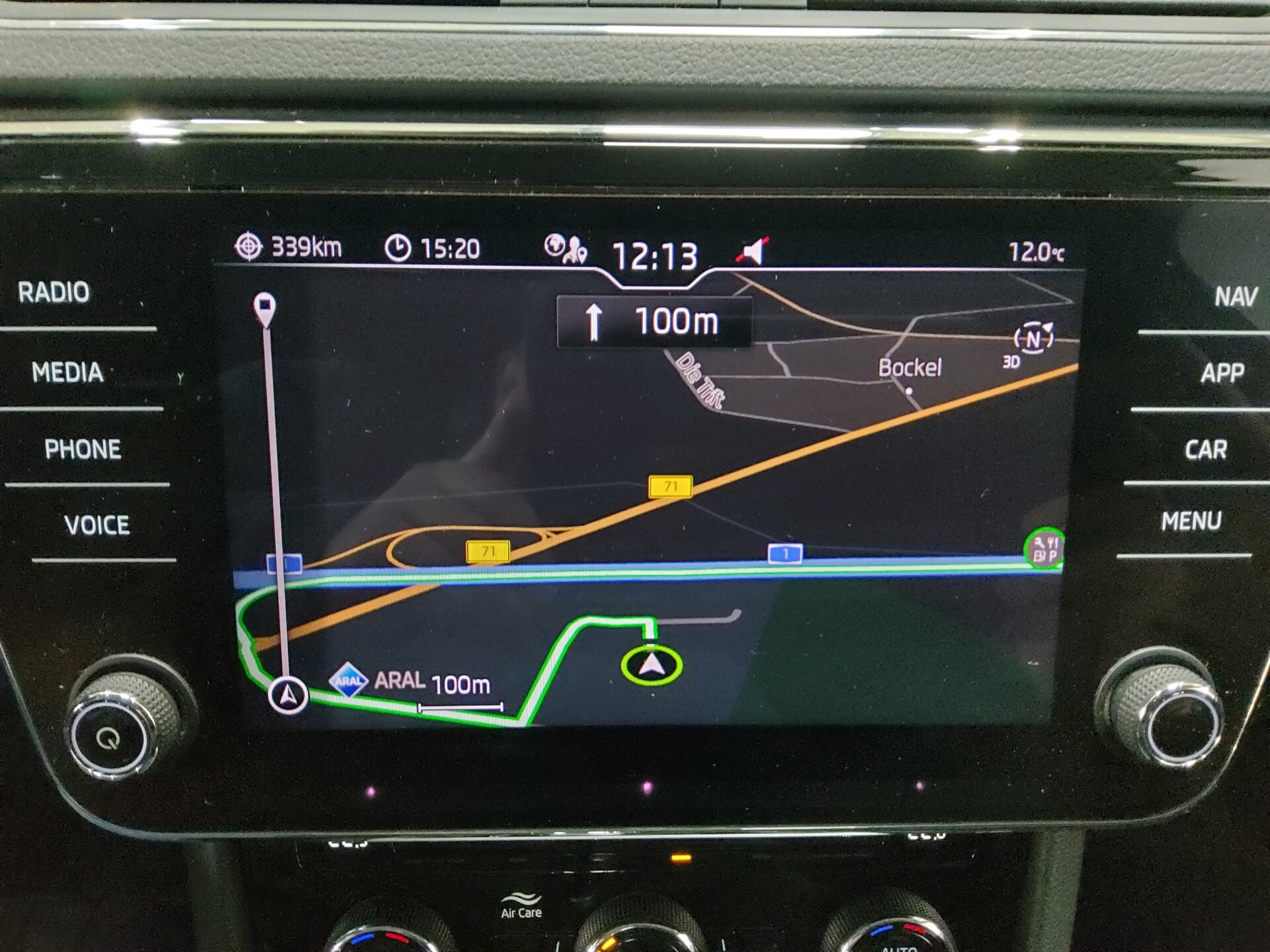 Skoda Superb Kombi 2.0 TDI Ambition Navi LED vc AHK 7