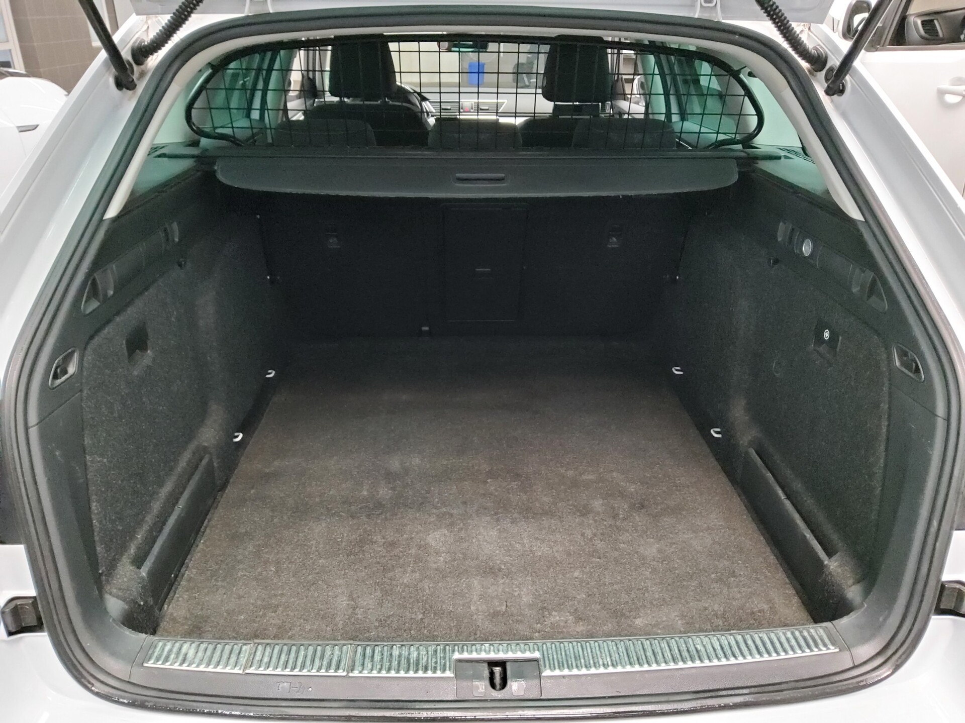 Skoda Superb Kombi 2.0 TDI Ambition Navi LED vc AHK 12