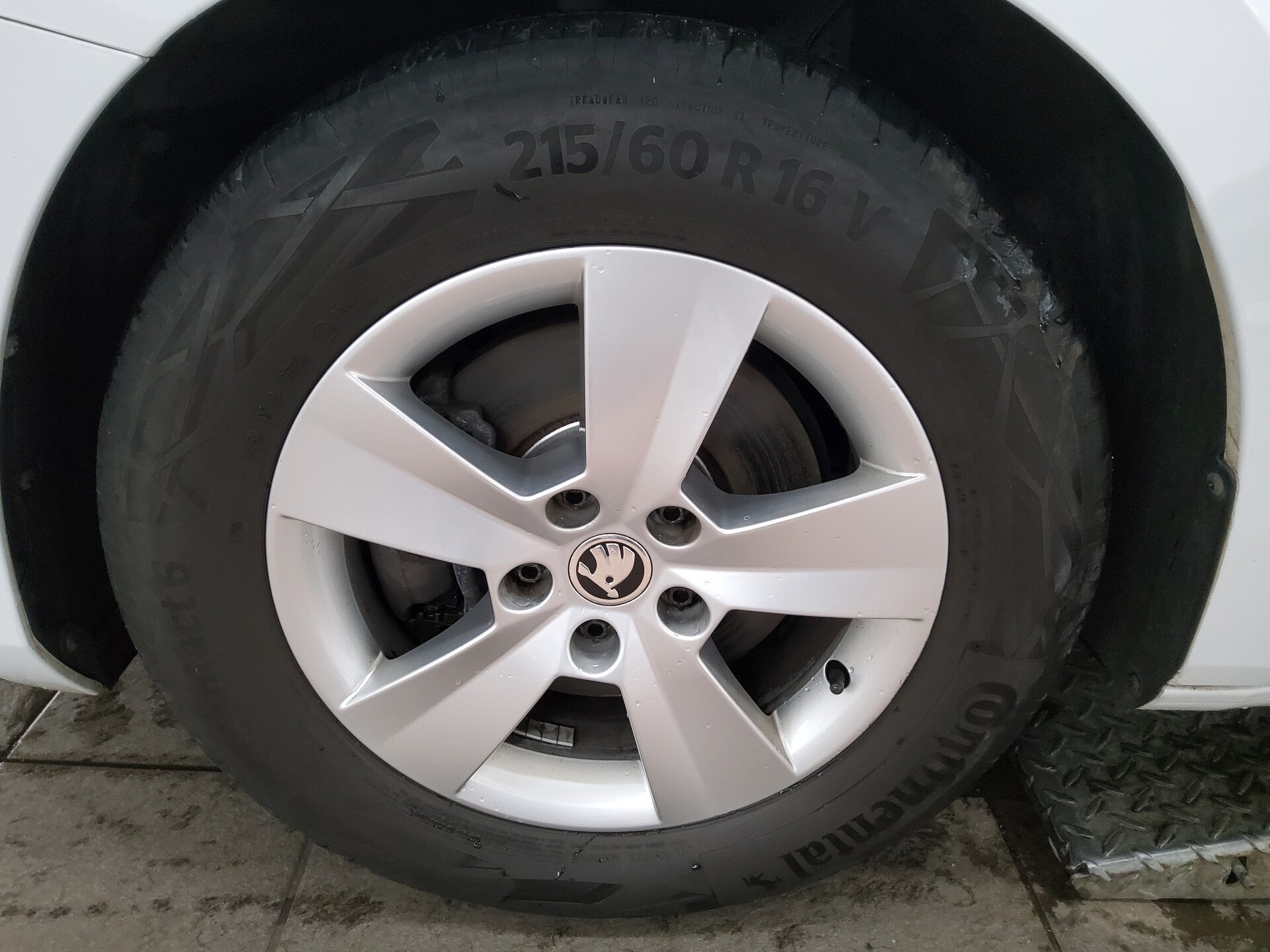 Skoda Superb Kombi 2.0 TDI Ambition Navi LED vc AHK 11