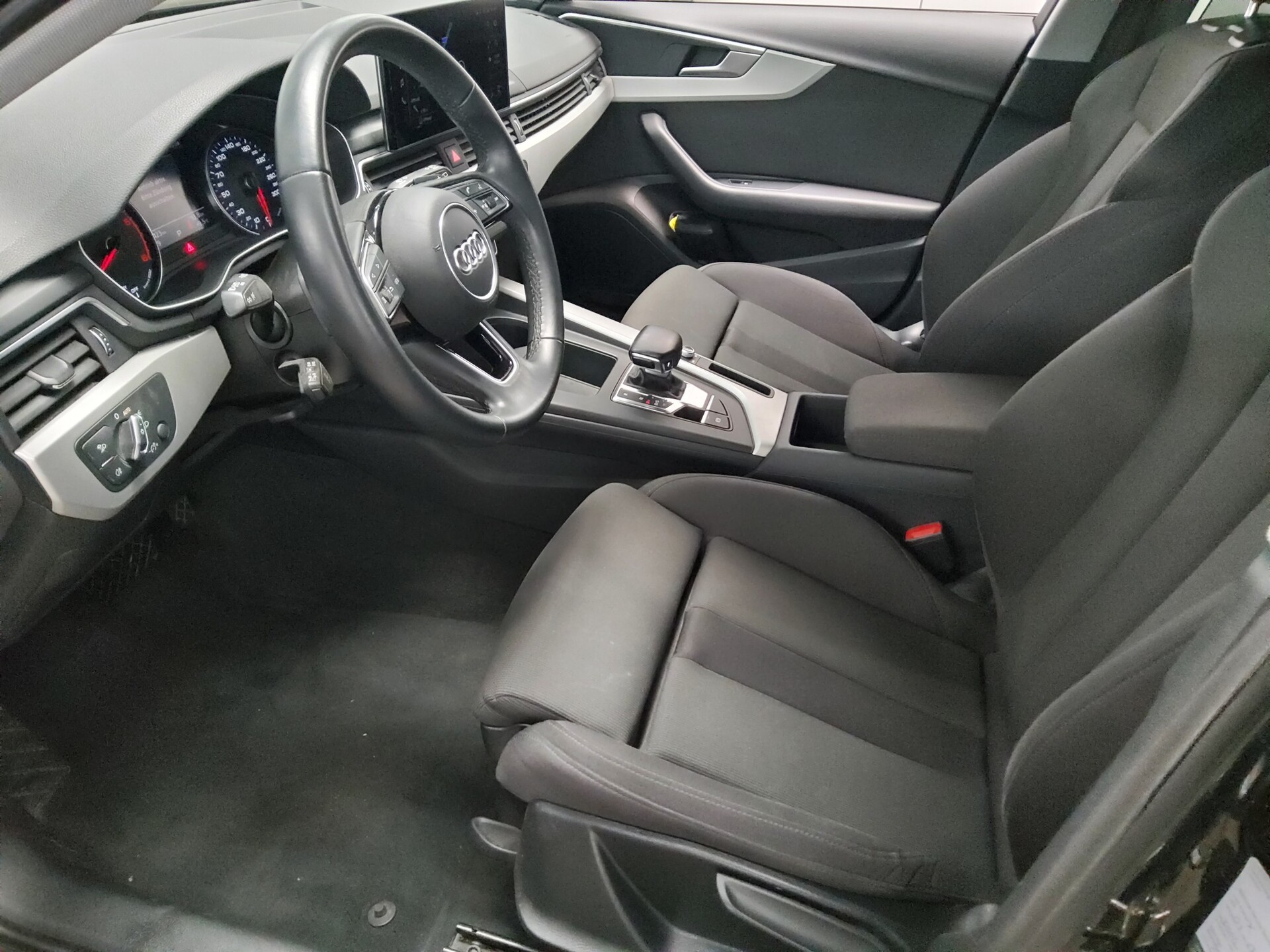 Audi A4 Avant 35 TDI Navi LED Sportsitze PDC Shz 8