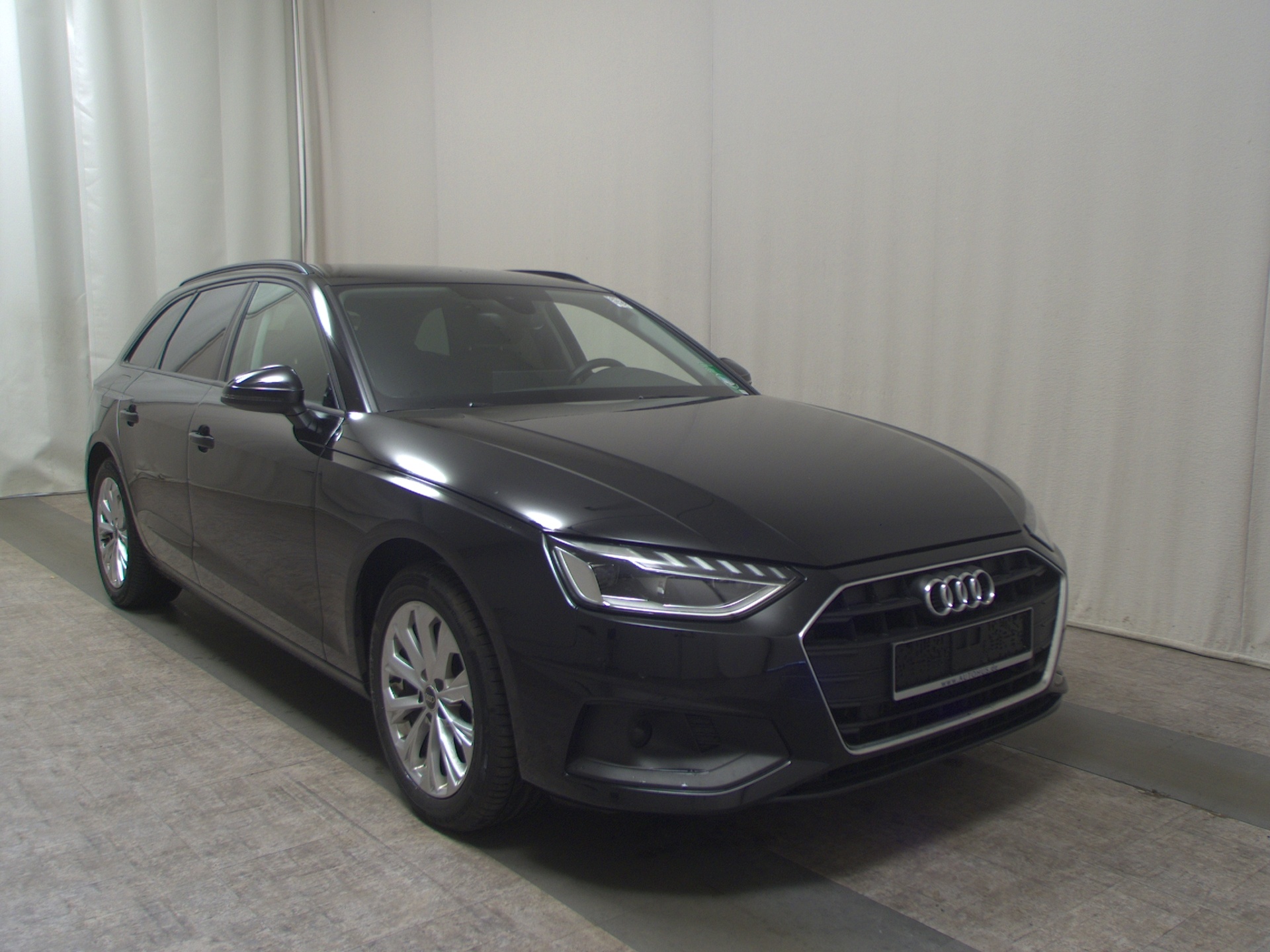 Audi A4 Avant 35 TDI Navi LED Sportsitze PDC Shz 3