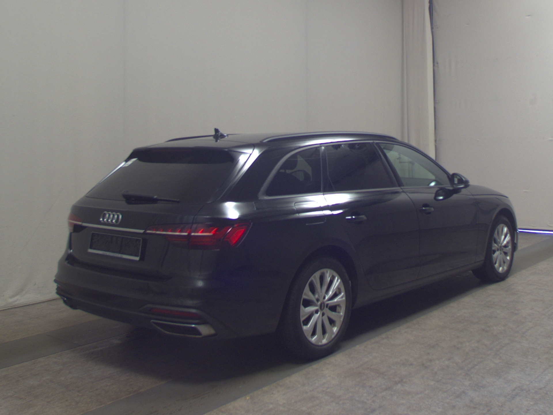 Audi A4 Avant 35 TDI Navi LED Sportsitze PDC Shz 4