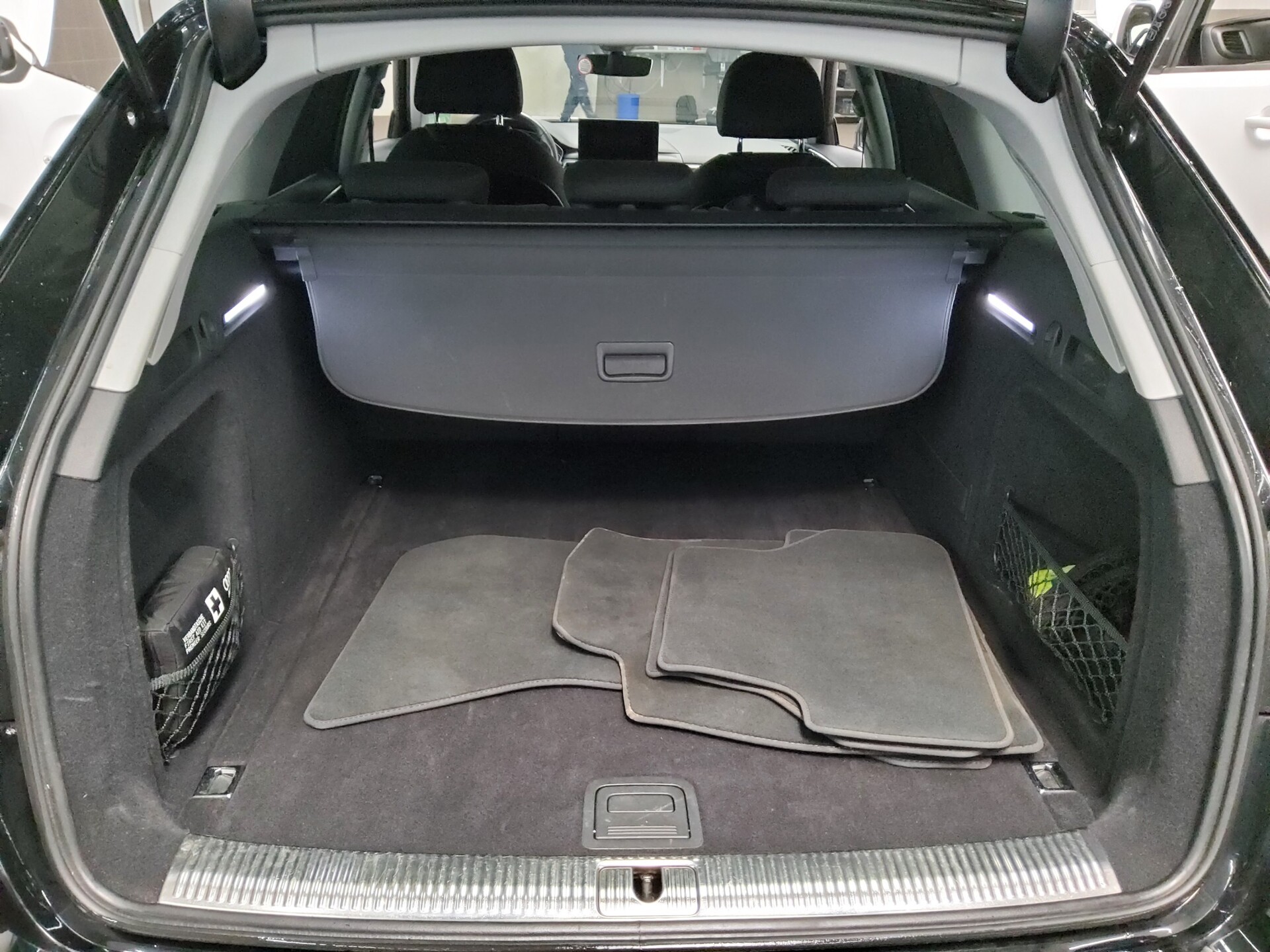 Audi A4 Avant 35 TDI Navi LED Sportsitze PDC Shz 11