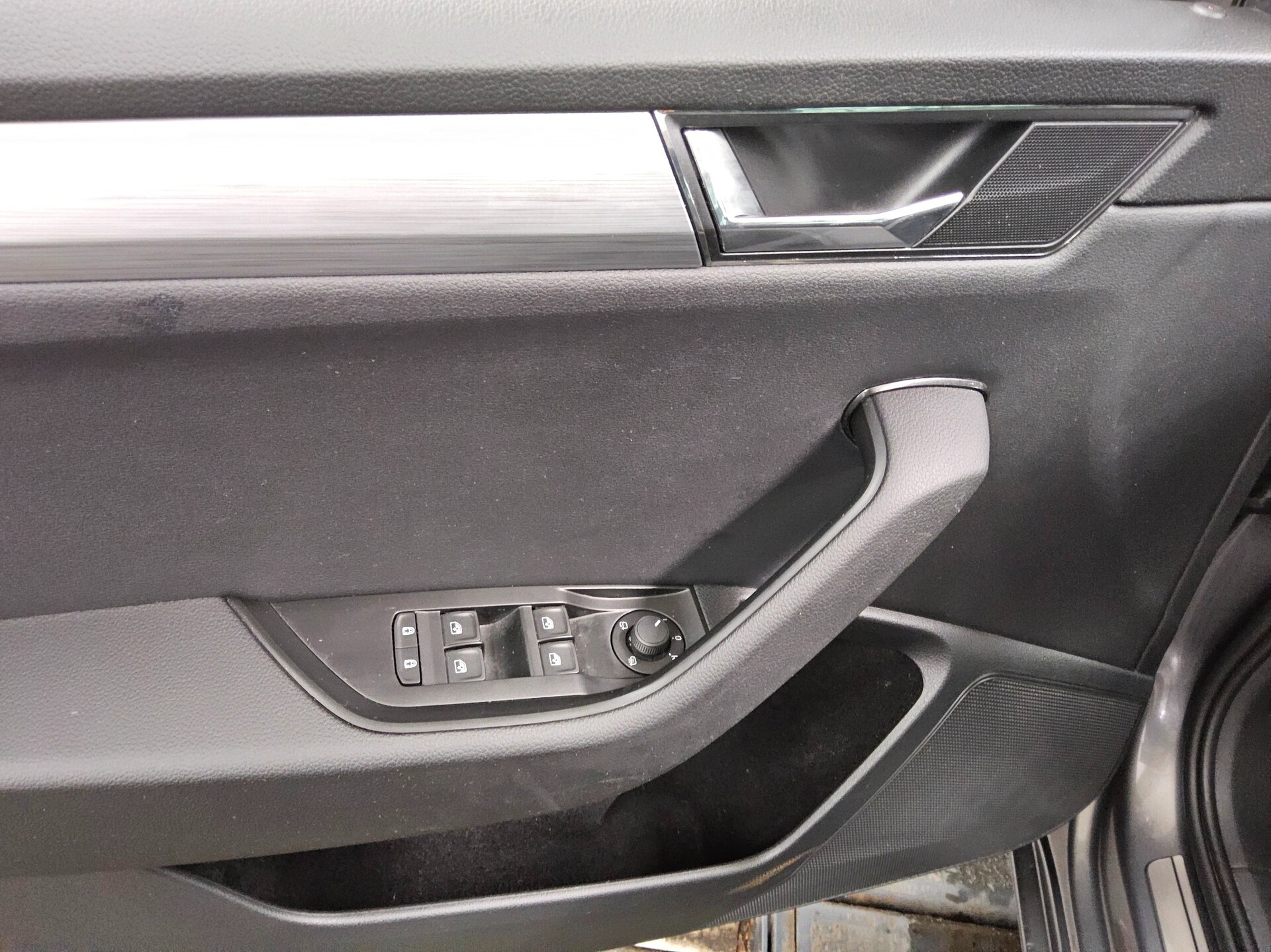 Skoda Superb Kombi 2.0 TDI Ambition Navi LED vc ACC 10