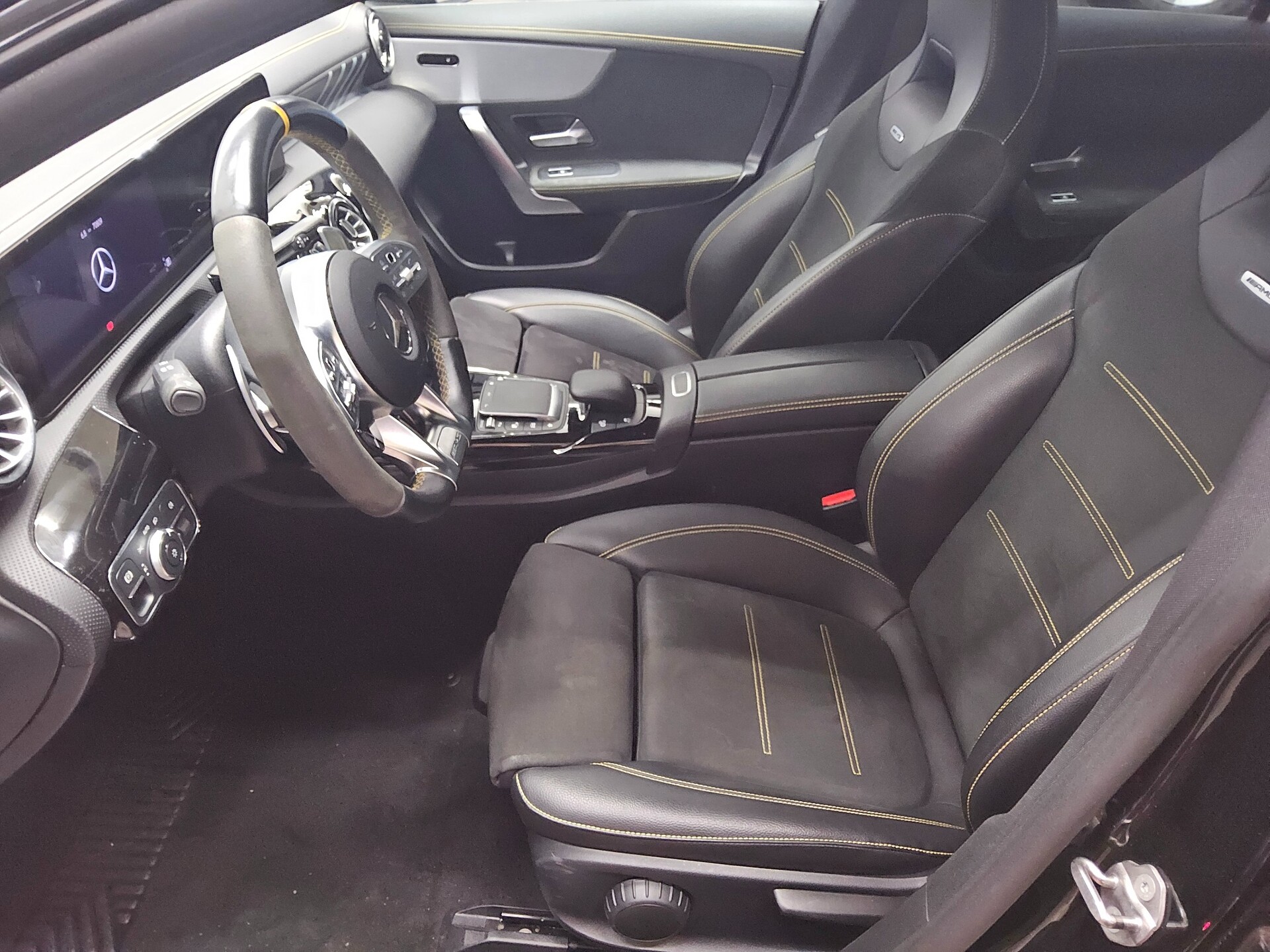 Mercedes-Benz CLA 45 AMG S 4M Performance+ Night Navi LED Pano 9