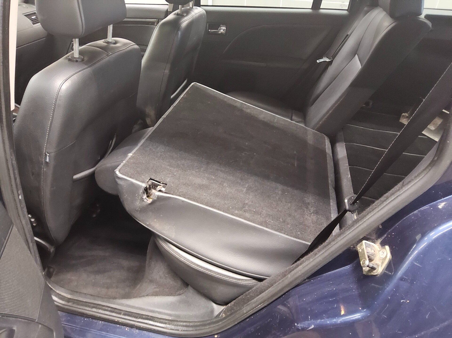 Ford Mondeo Turnier 2.0 TDCi Ghia Leder Navi AHK GSD 13