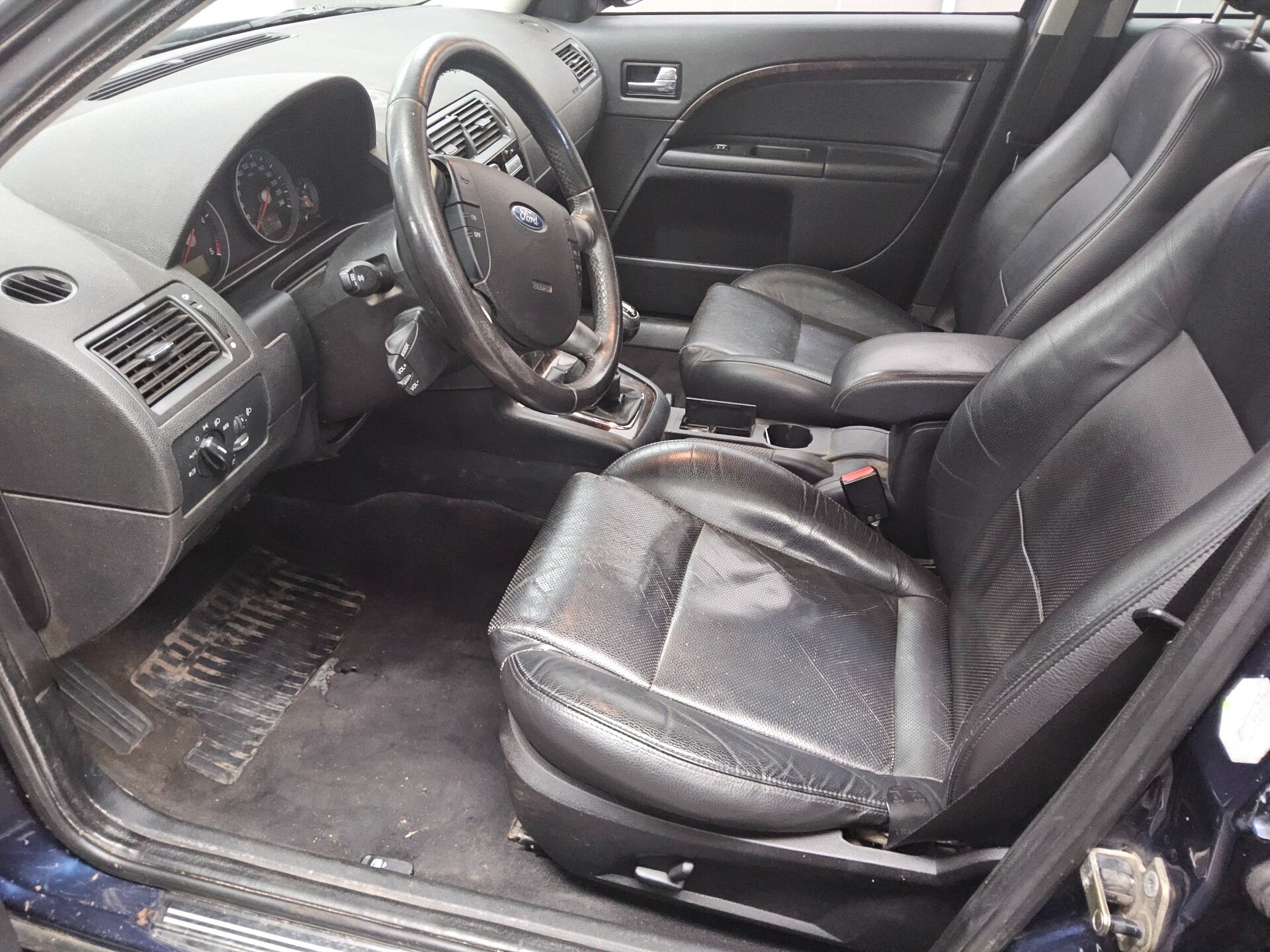 Ford Mondeo Turnier 2.0 TDCi Ghia Leder Navi AHK GSD 8