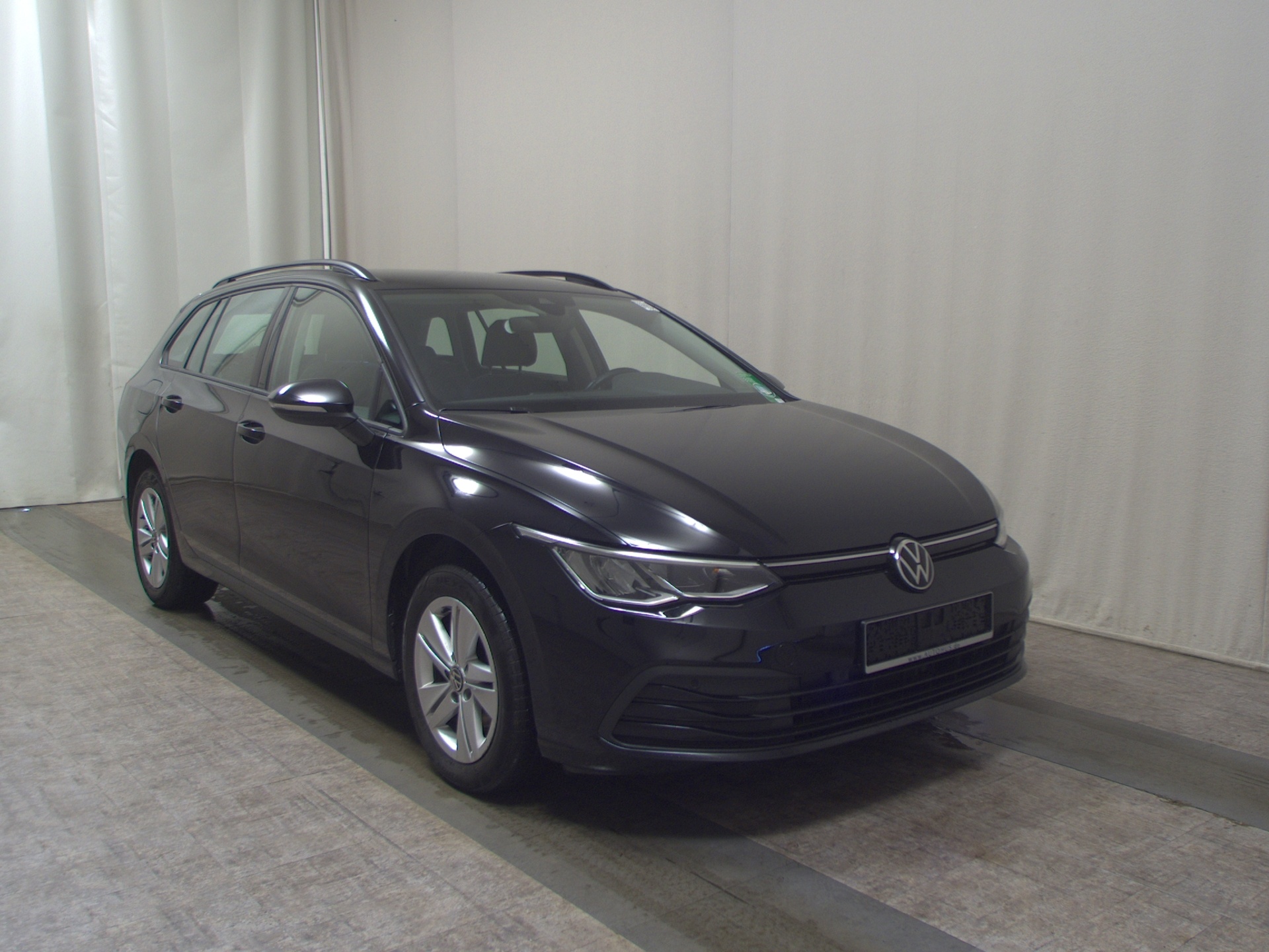 Volkswagen Golf-8 Var. 2.0 TDI Life Navi LED DC ACC PDC Shz 3