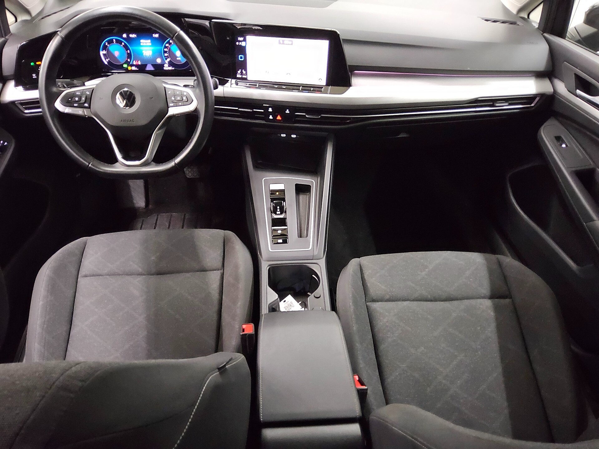 Volkswagen Golf-8 Var. 2.0 TDI Life Navi LED DC ACC AHK Shz 5