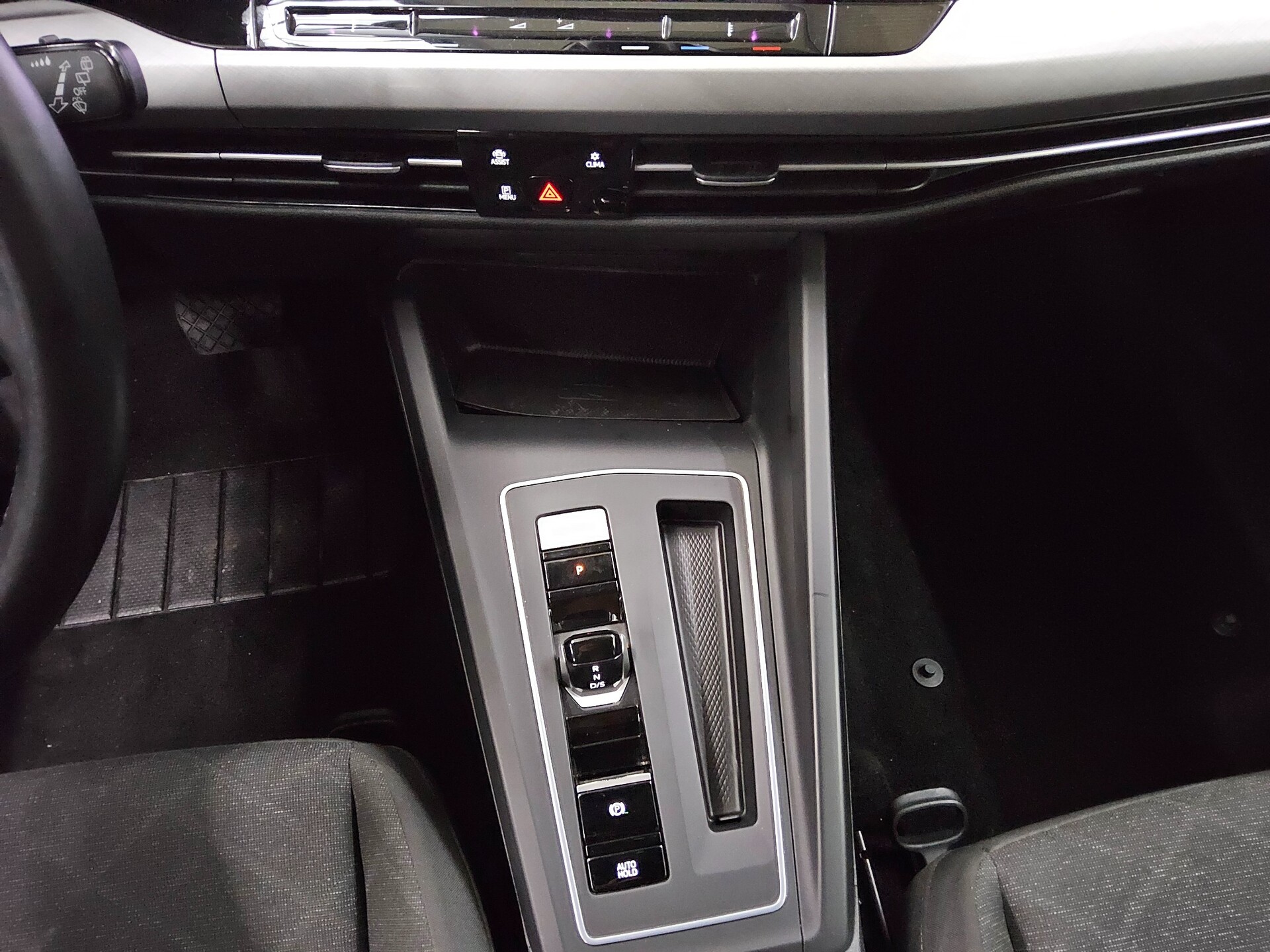 Volkswagen Golf-8 Var. 2.0 TDI Life Navi LED DC ACC AHK Shz 6