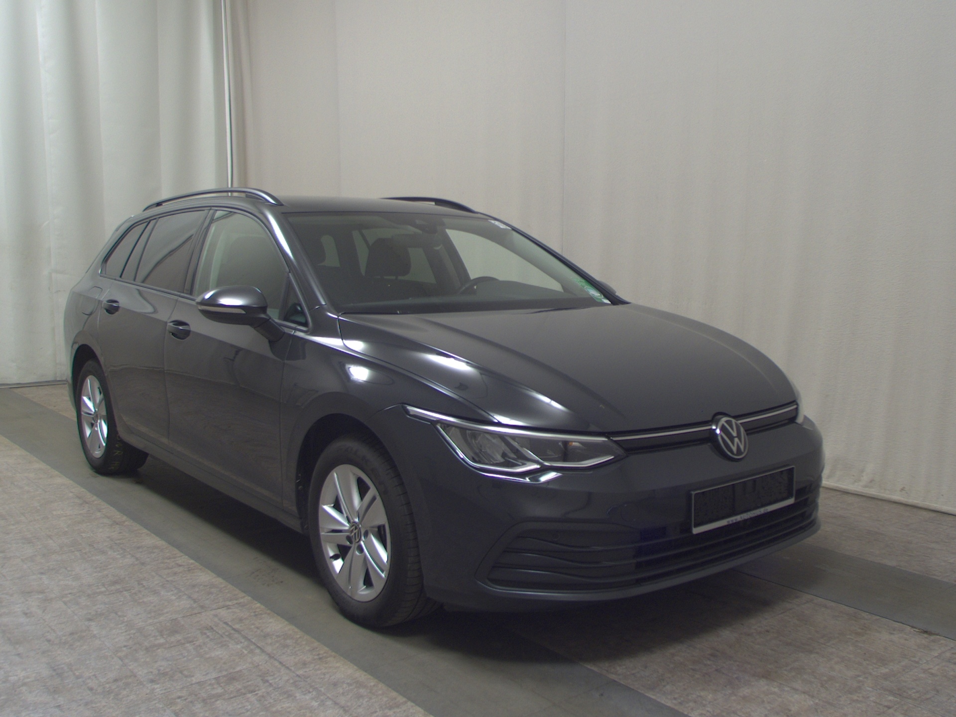 Volkswagen Golf-8 Var. 2.0 TDI Life Navi LED DC ACC AHK Shz 3