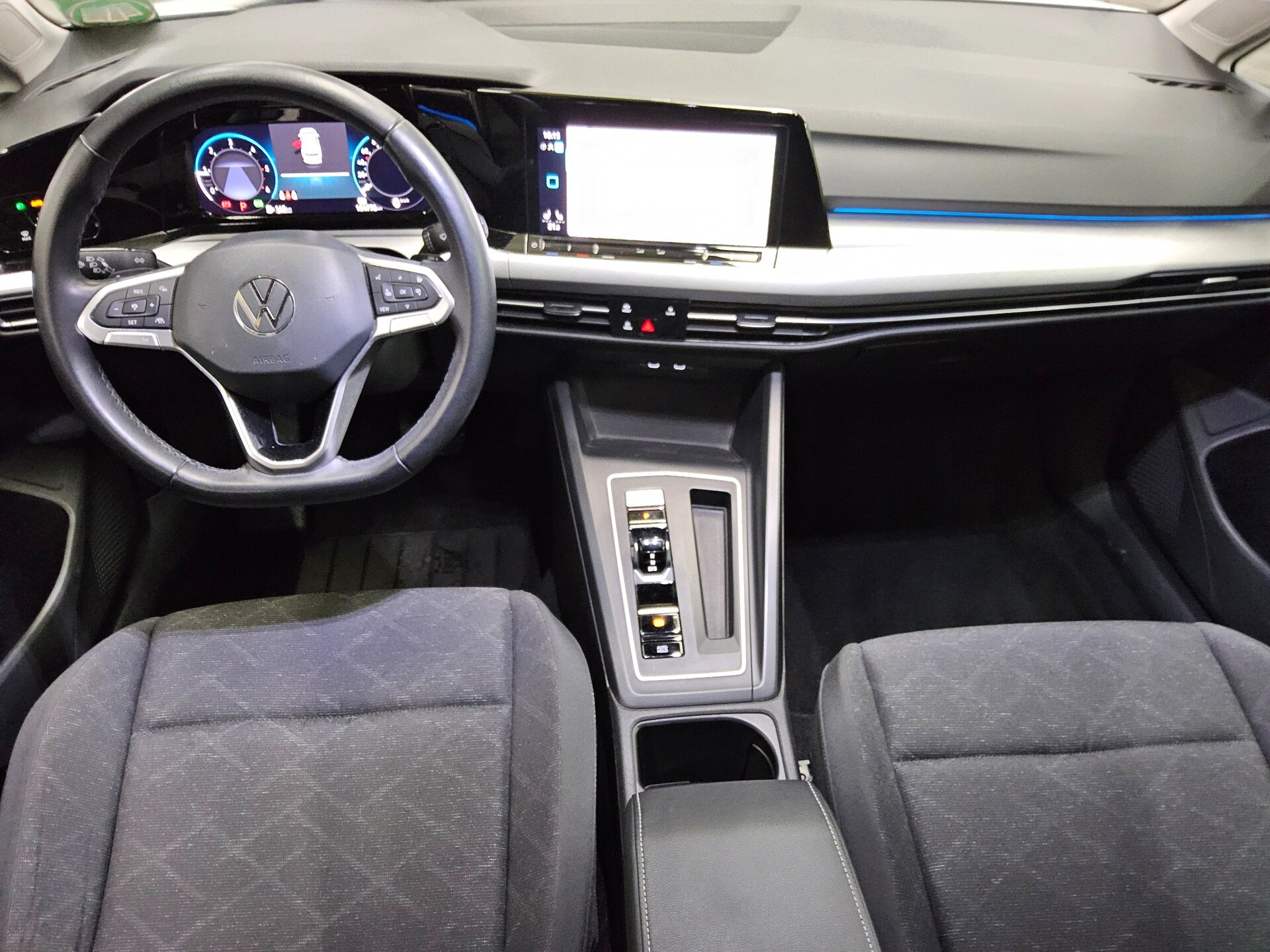 Volkswagen Golf-8 Var. 2.0 TDI Life Navi LED AID ACC PDC 5