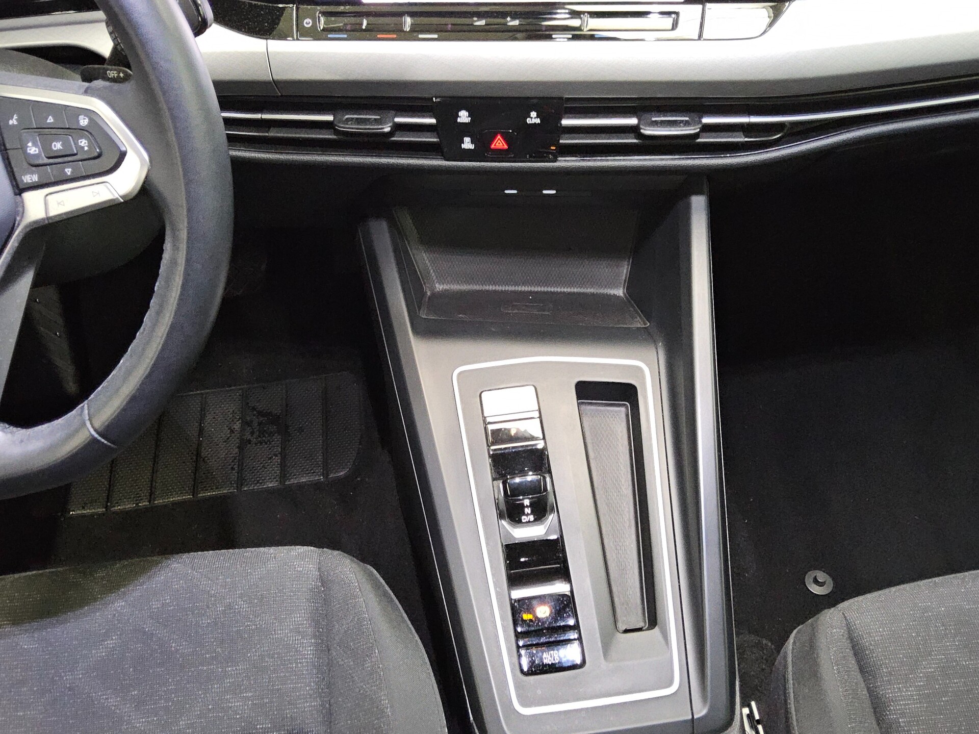 Volkswagen Golf-8 Var. 2.0 TDI Life Navi LED AID ACC PDC 6