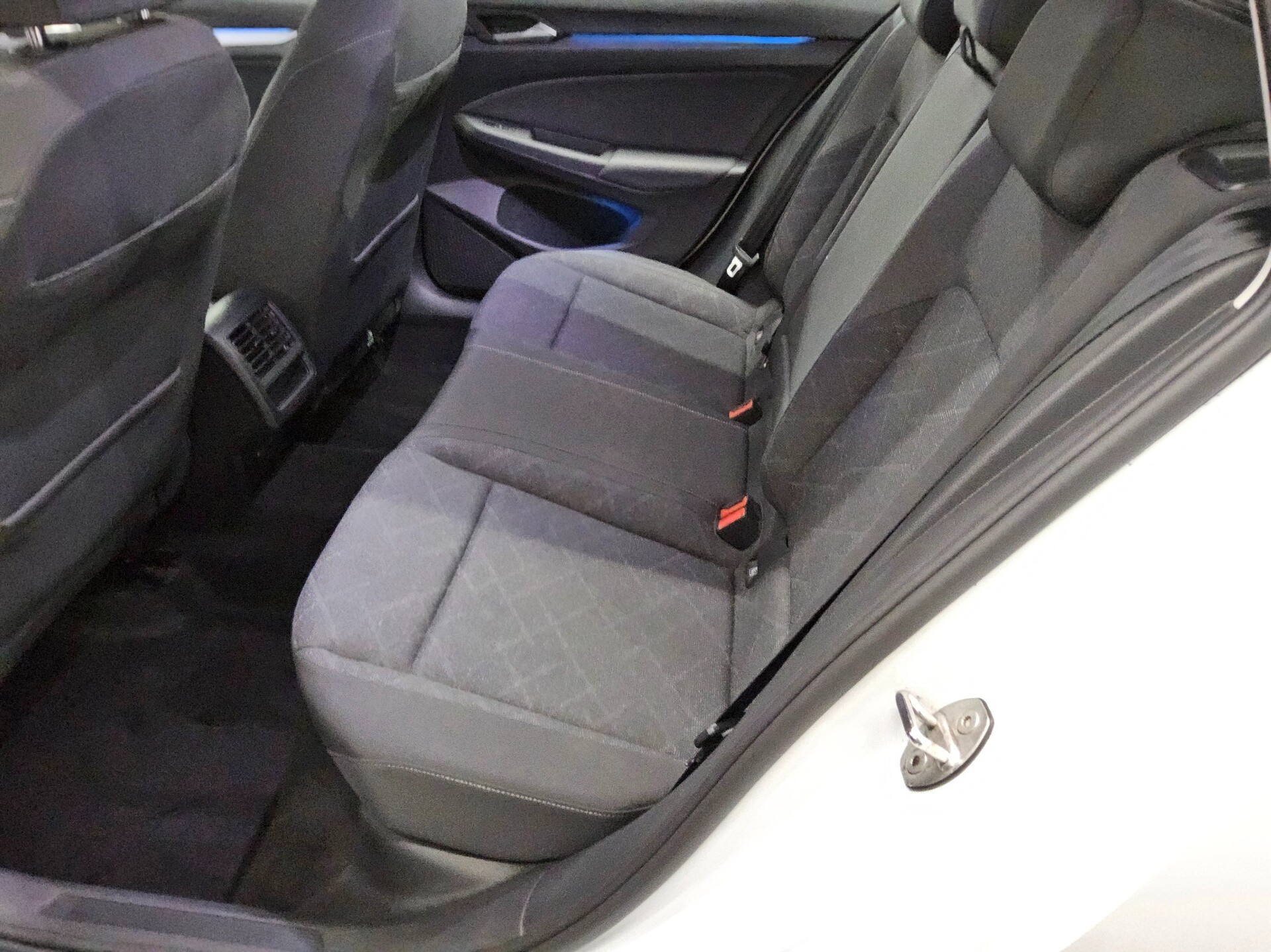 Volkswagen Golf-8 Var. 2.0 TDI Life Navi LED AID ACC PDC 13