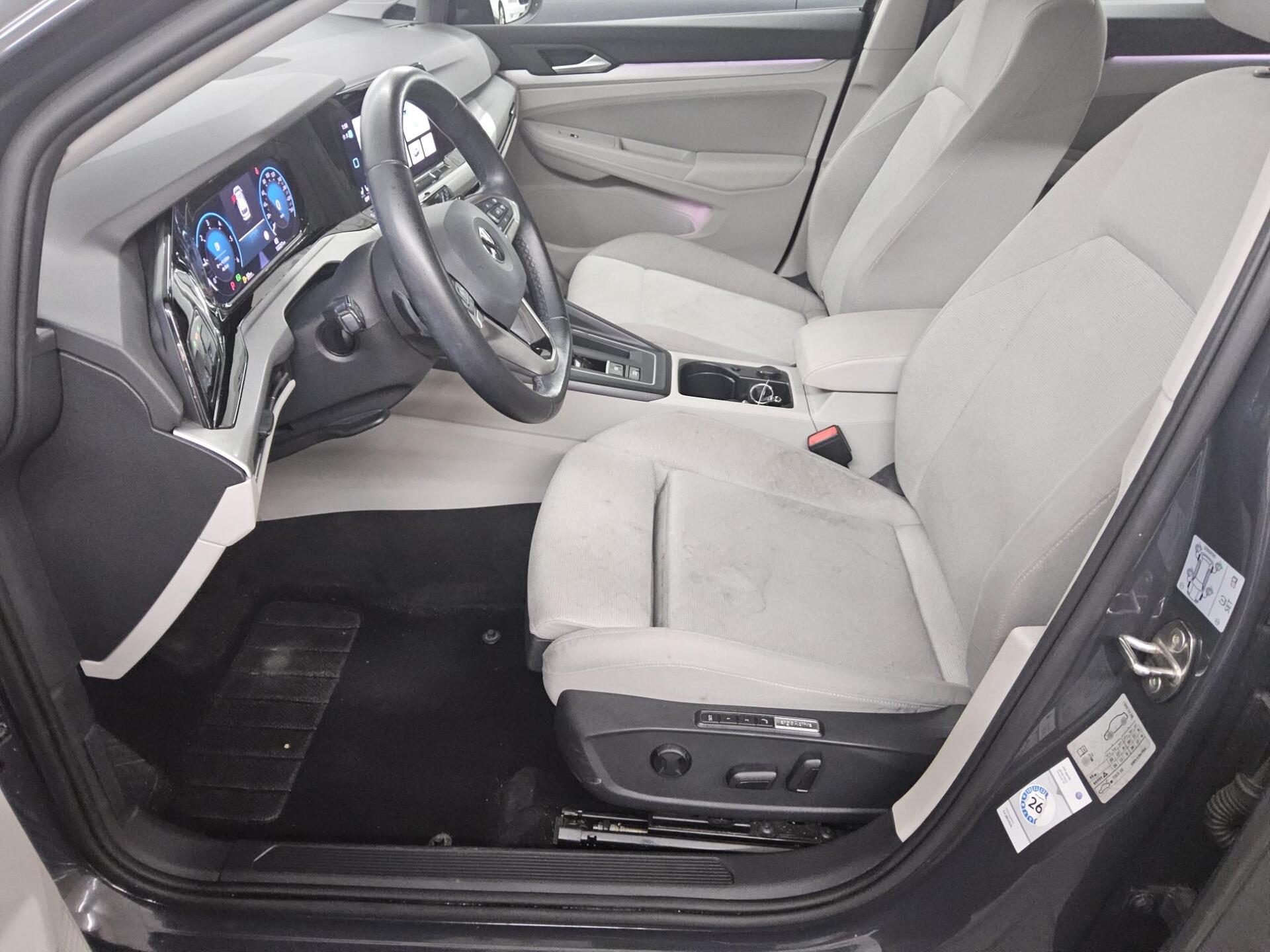 Volkswagen Golf-8 Var. 2.0 TDI Life Navi LED DC ACC PDC Shz 9