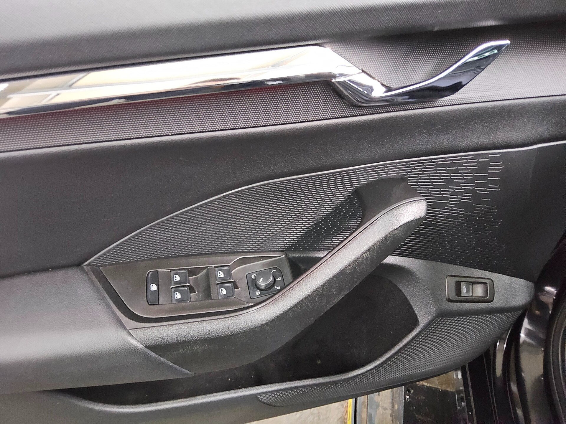 Skoda Octavia Kombi 2.0 TDI Style Navi LED vc ACC HuD 10