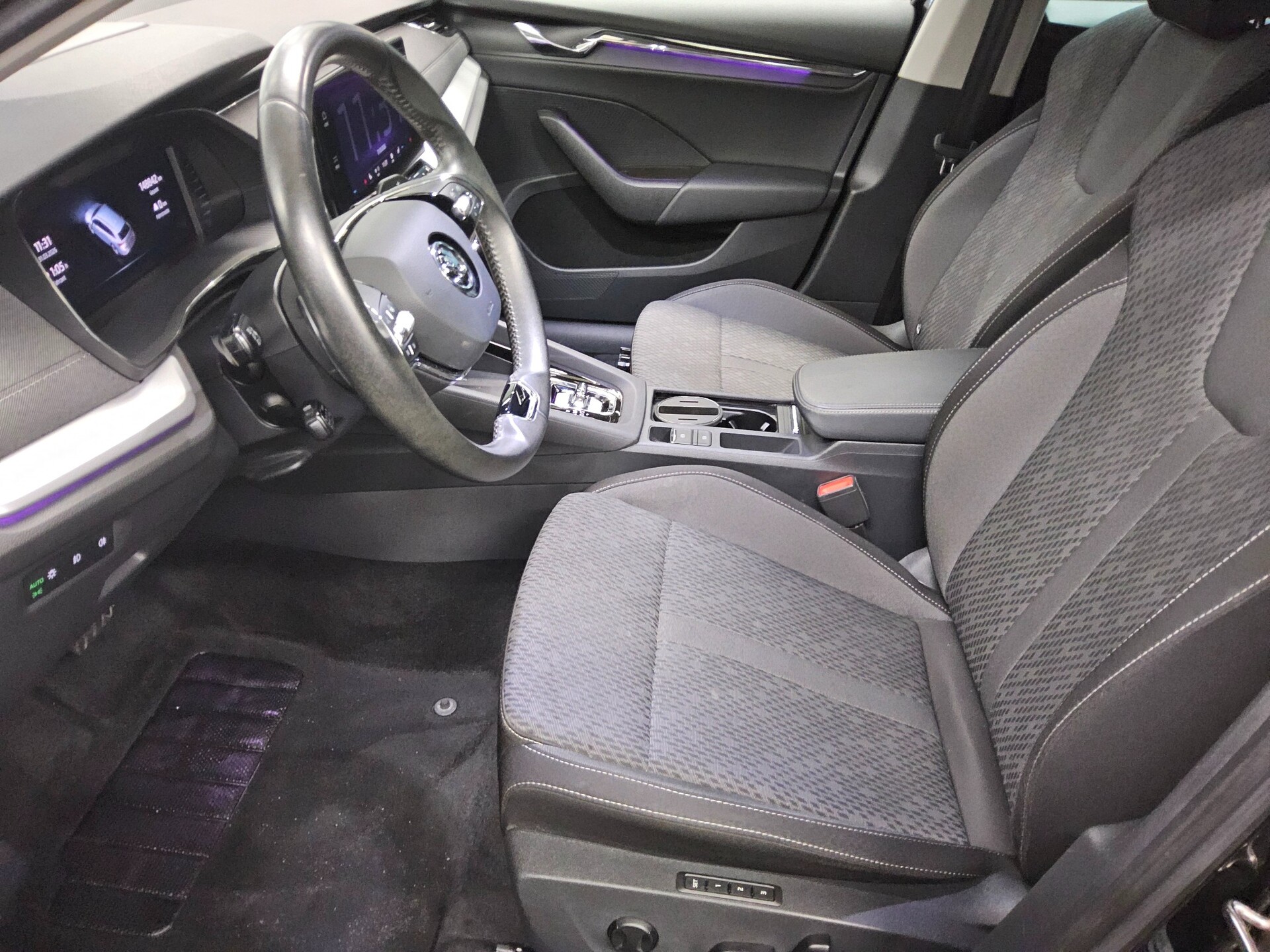 Skoda Octavia Kombi 2.0 TDI Style Navi LED vc ACC HuD 9