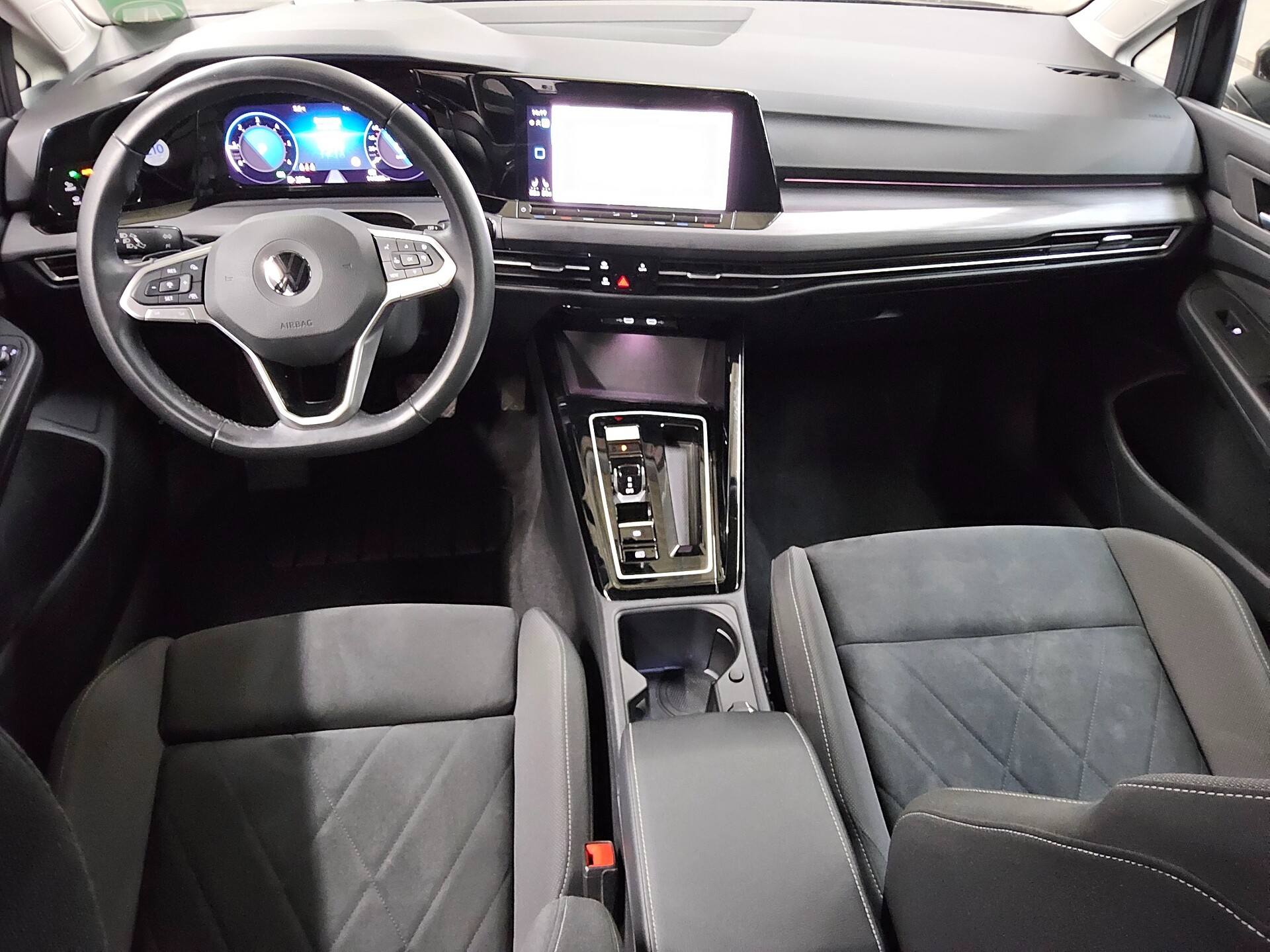 Volkswagen Golf-8 Var. 2.0 TDI Style Navi LED DC ACC PDC 5